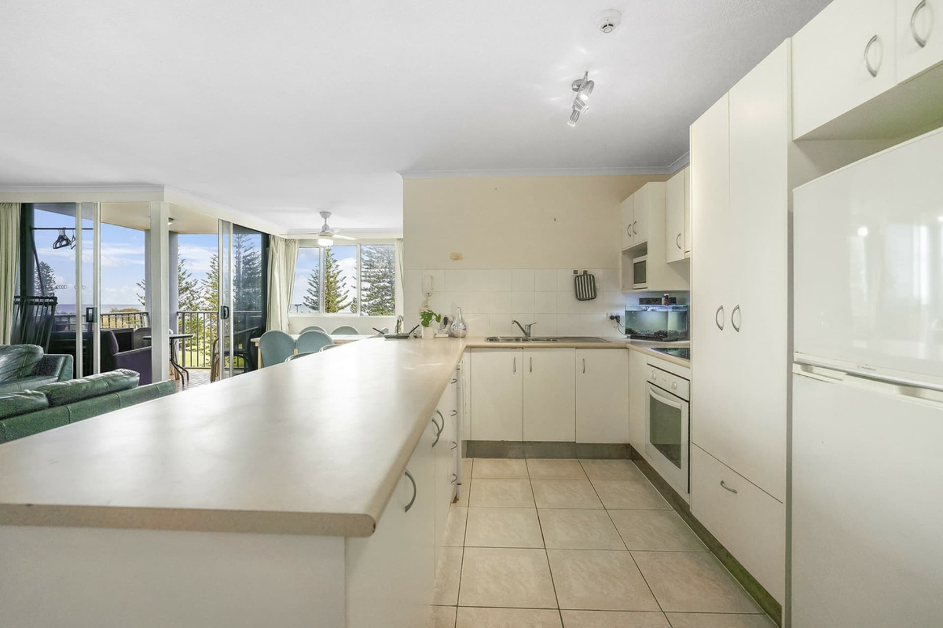 16/155 Old Burleigh Road Broadbeach QLD, Broadbeach - Thumbnail 3