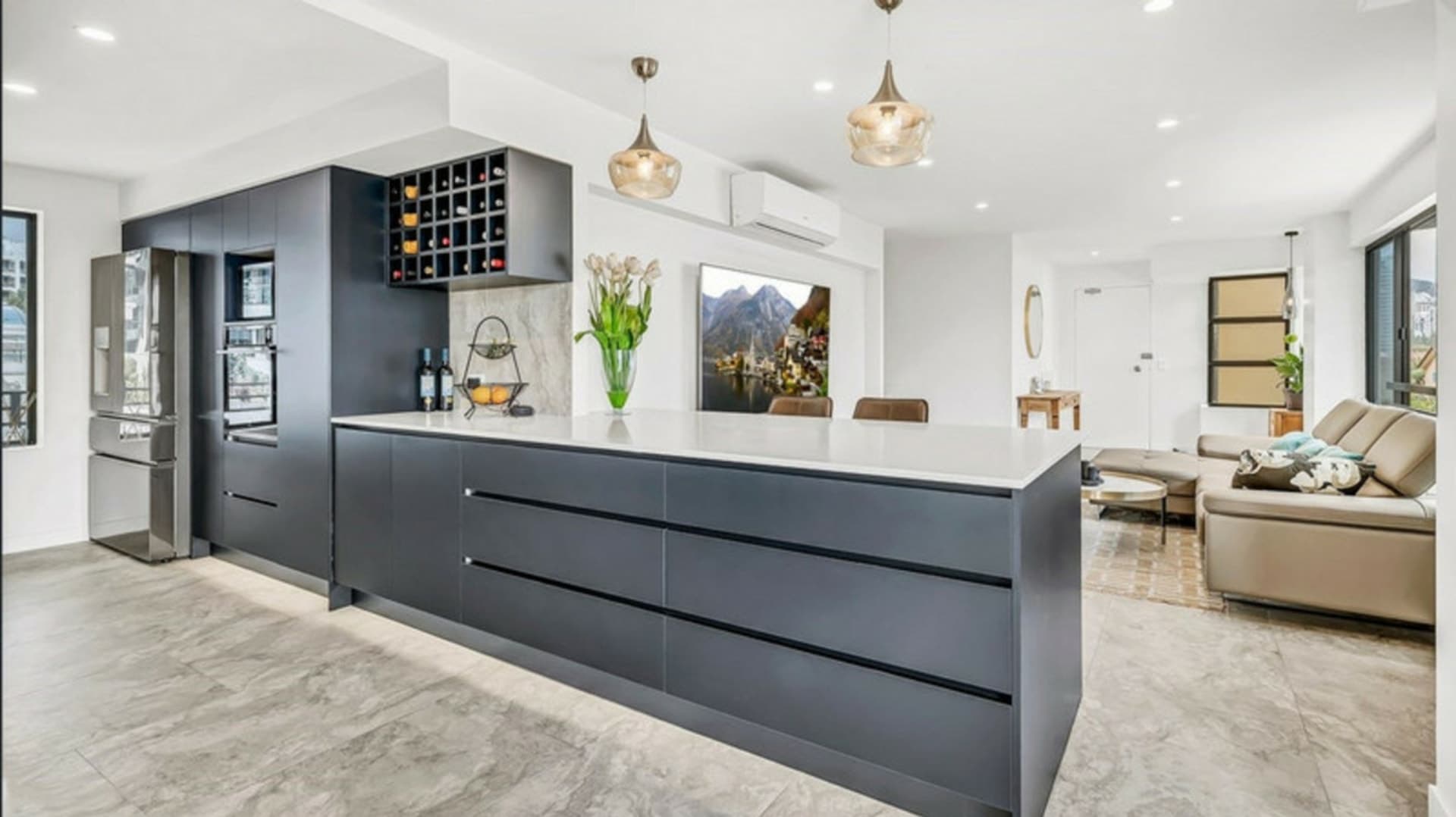 8/10 Albert Avenue Broadbeach QLD, Broadbeach - Thumbnail 2