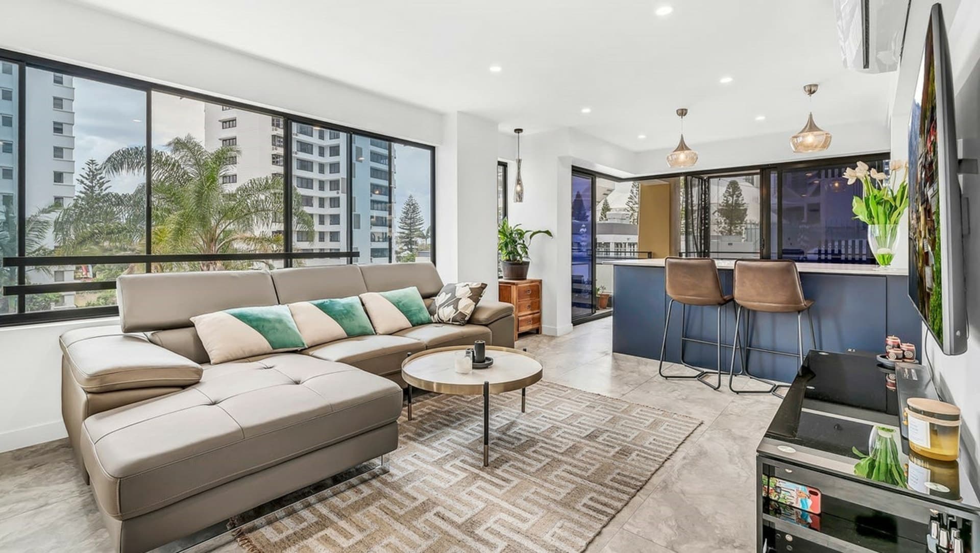8/10 Albert Avenue Broadbeach QLD, Broadbeach - Thumbnail 3