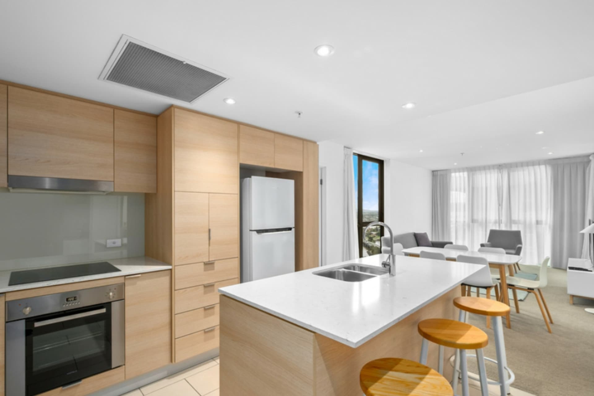 2102/2663 Gold Coast Highway Broadbeach QLD, Broadbeach - Thumbnail 4