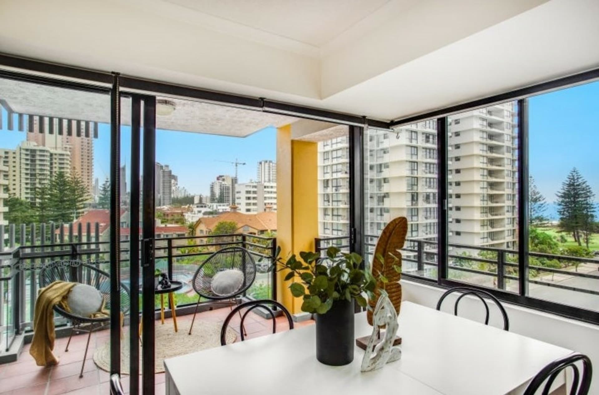11/10 Albert Avenue Broadbeach QLD, Broadbeach - Thumbnail 2