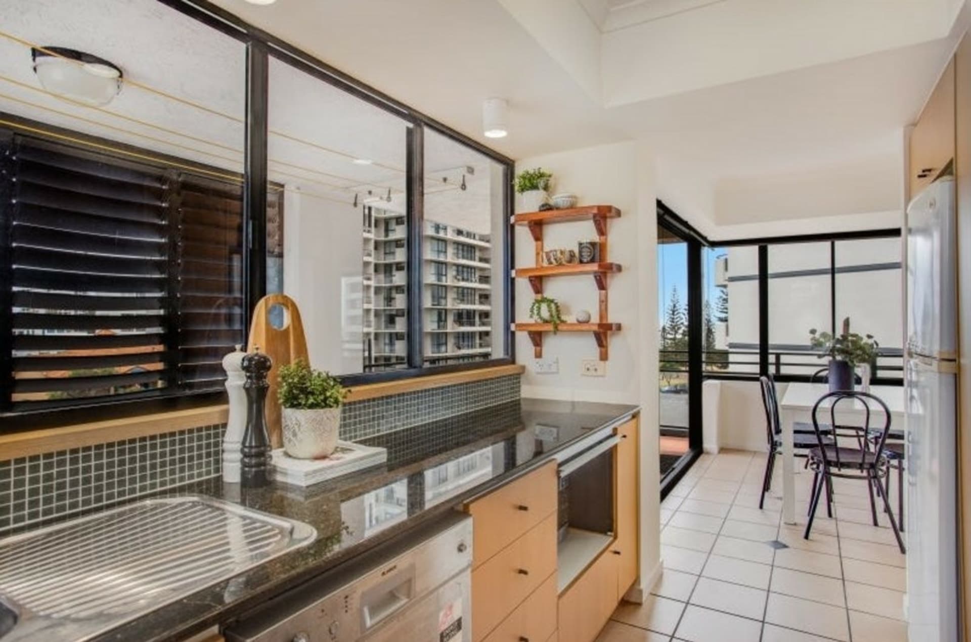 11/10 Albert Avenue Broadbeach QLD, Broadbeach - Thumbnail 5