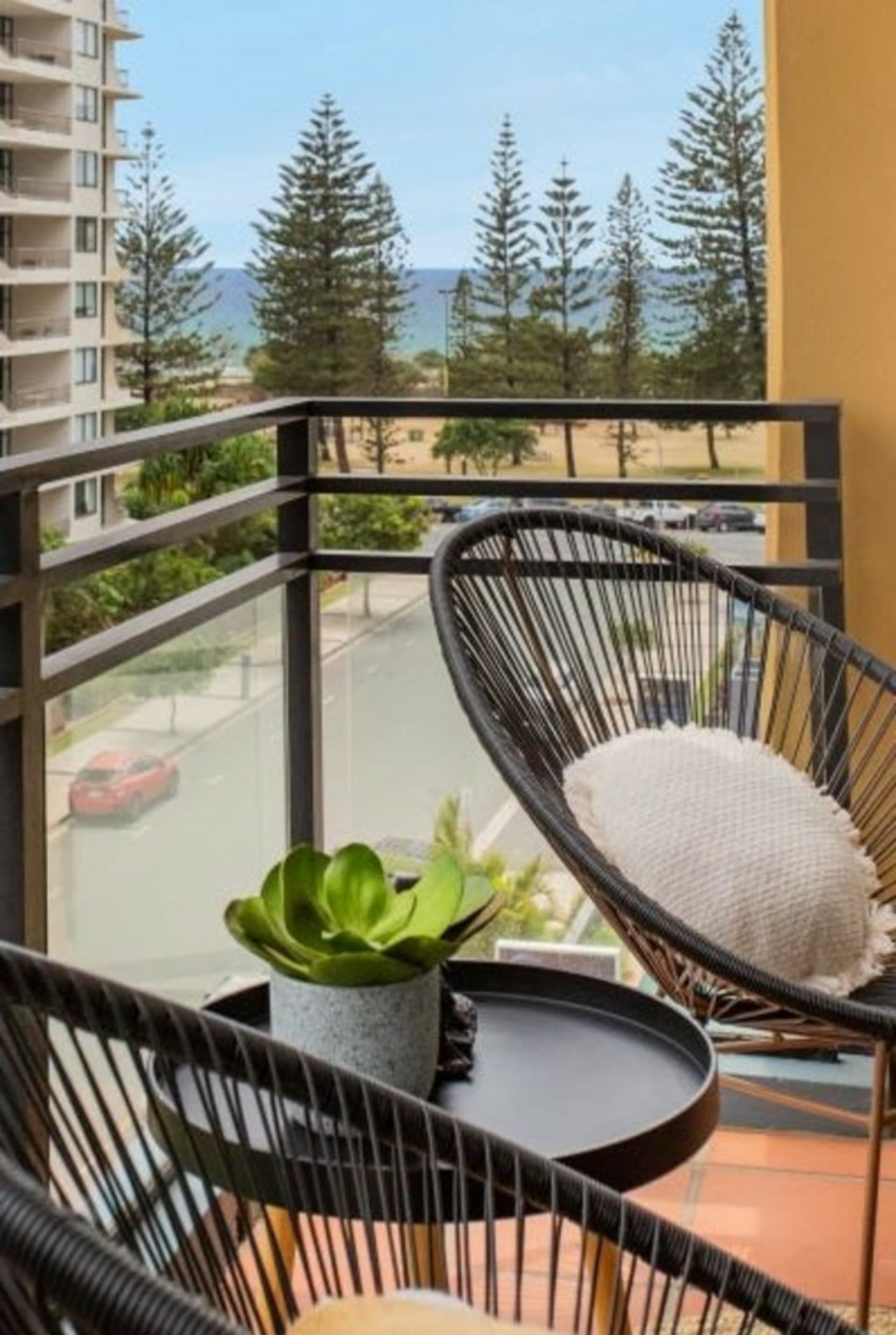 11/10 Albert Avenue Broadbeach QLD, Broadbeach - Thumbnail 8