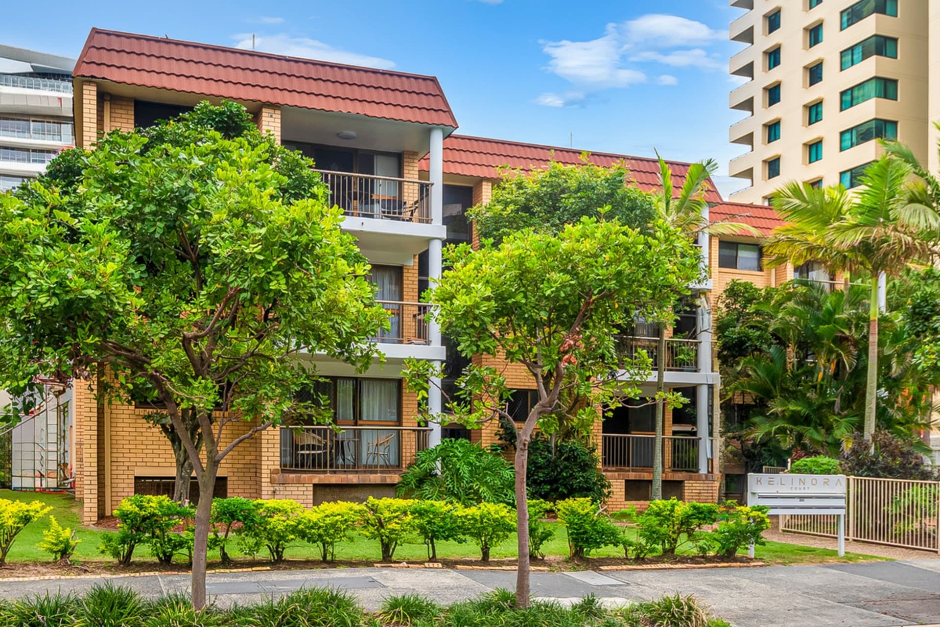2/66 Surf Parade Broadbeach QLD, Broadbeach - Image 1
