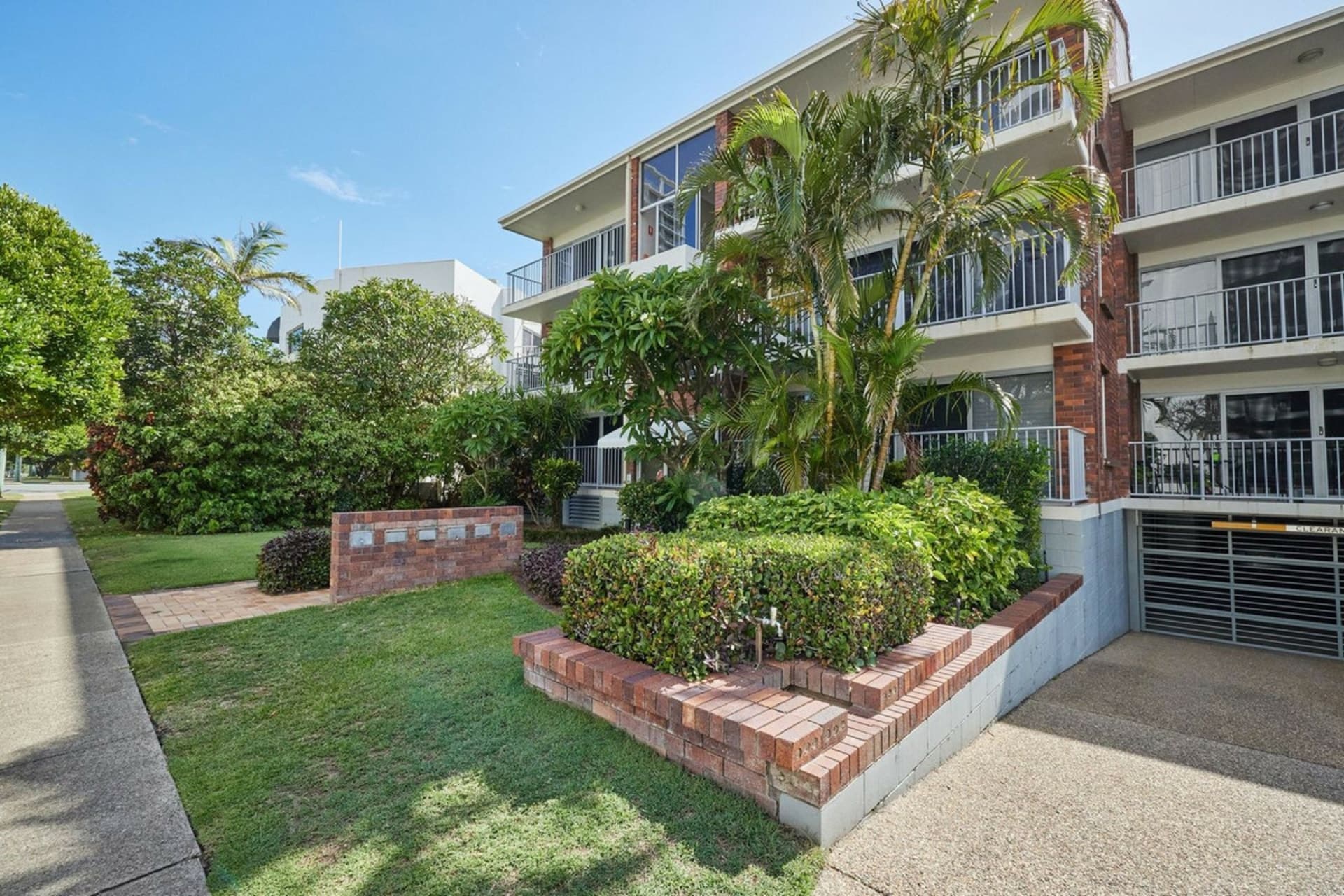 13/111 Old Burleigh Road Broadbeach QLD, Broadbeach - Image 1