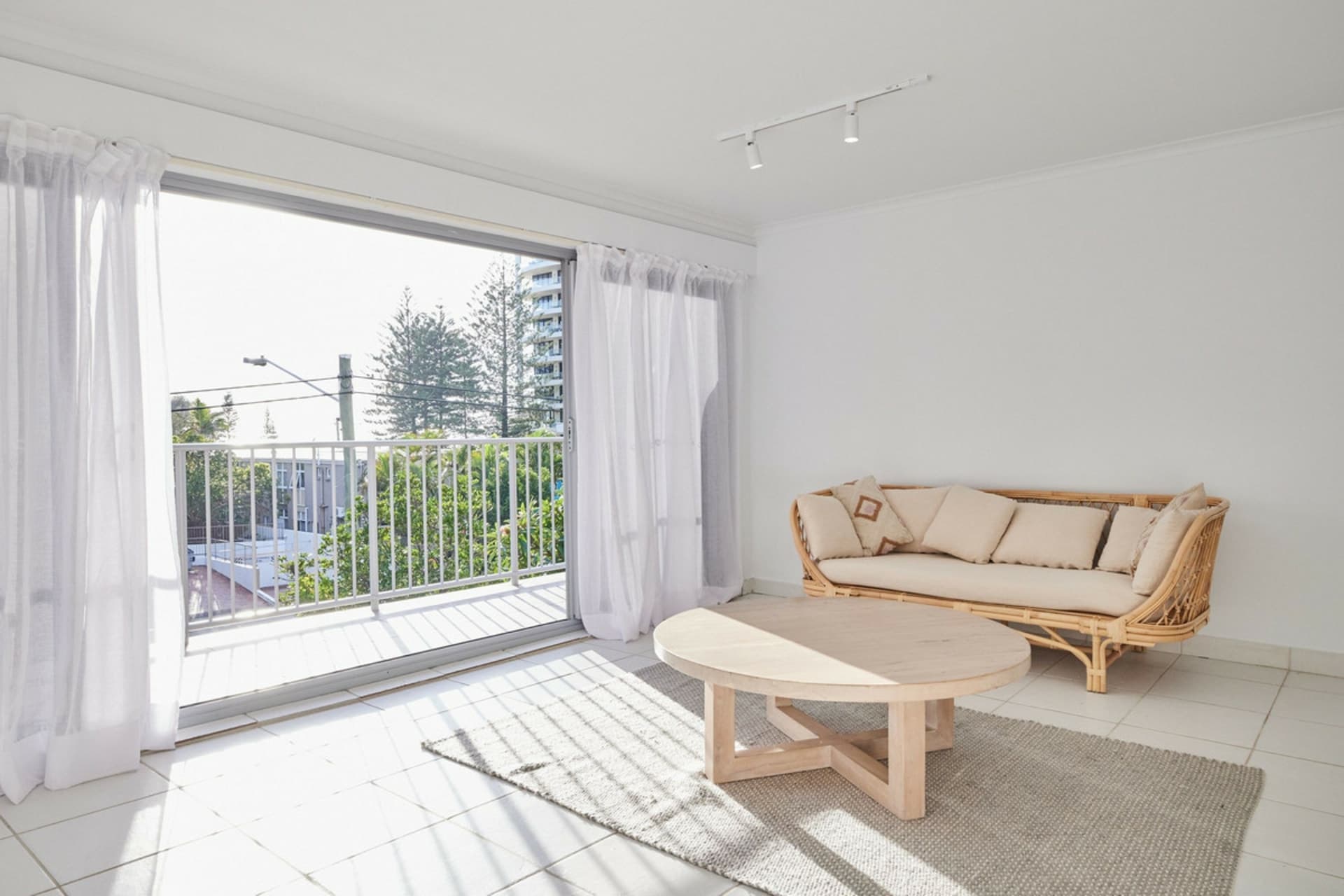 13/111 Old Burleigh Road Broadbeach QLD, Broadbeach - Thumbnail 2