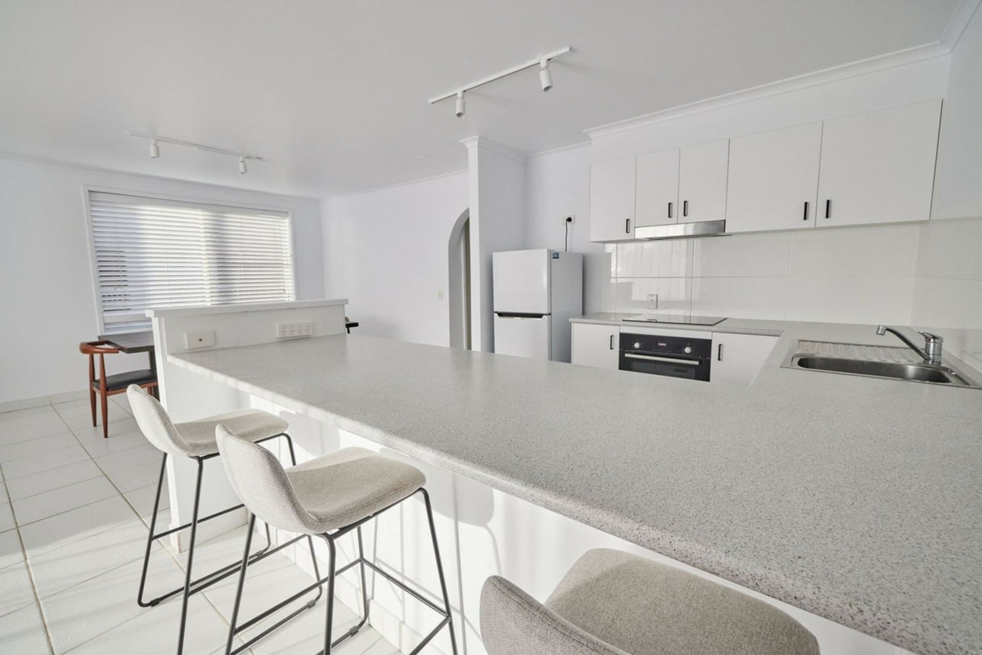 13/111 Old Burleigh Road Broadbeach QLD, Broadbeach - Thumbnail 3