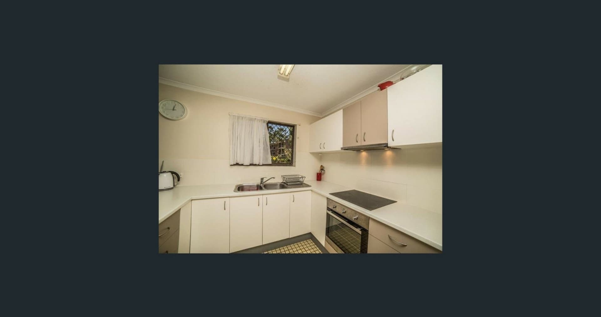 2/152 Surf Parade Broadbeach QLD, Broadbeach - Thumbnail 3