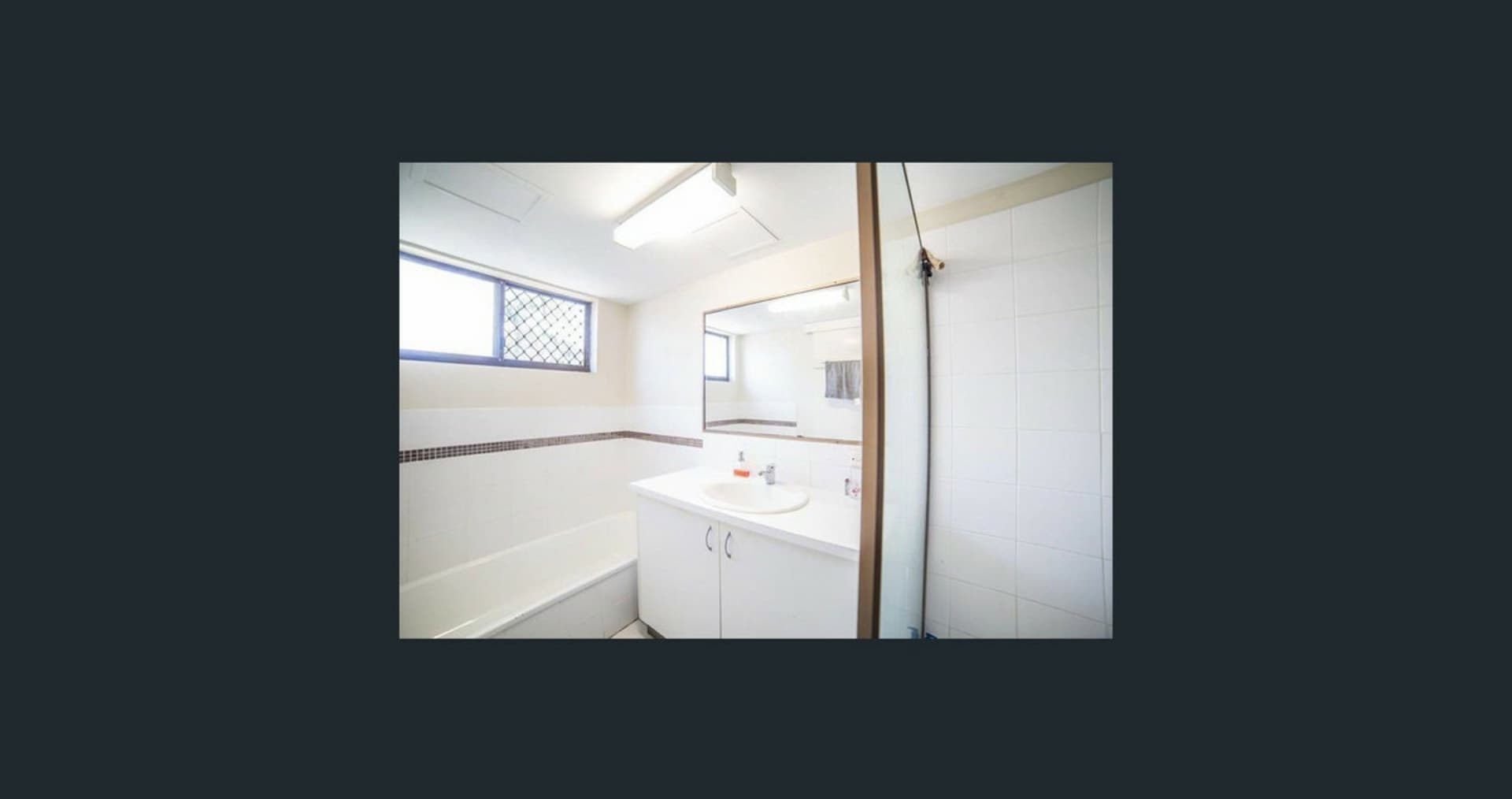 2/152 Surf Parade Broadbeach QLD, Broadbeach - Thumbnail 4