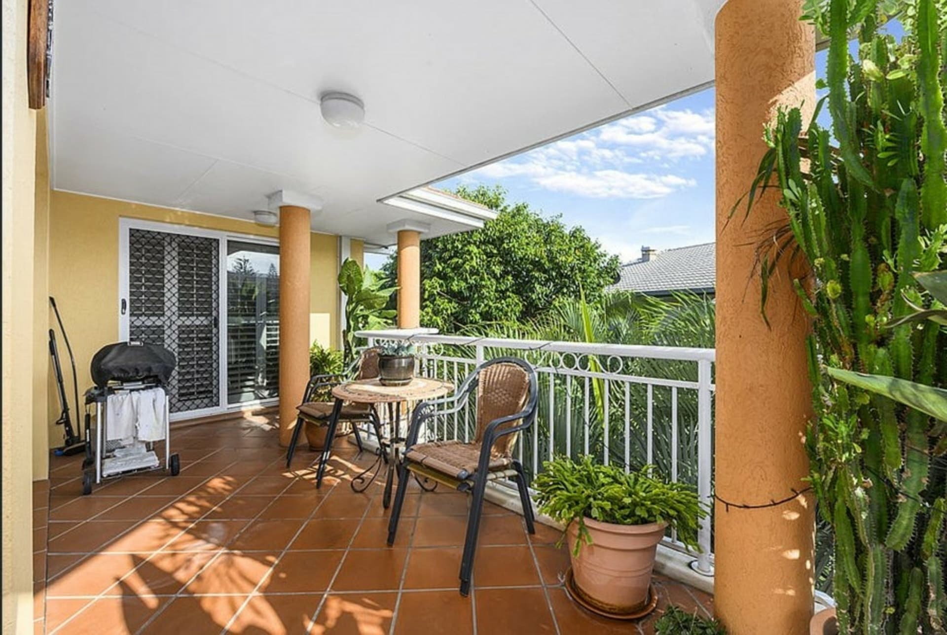 6/37 Chelsea Avenue Broadbeach QLD, Broadbeach - Image 1