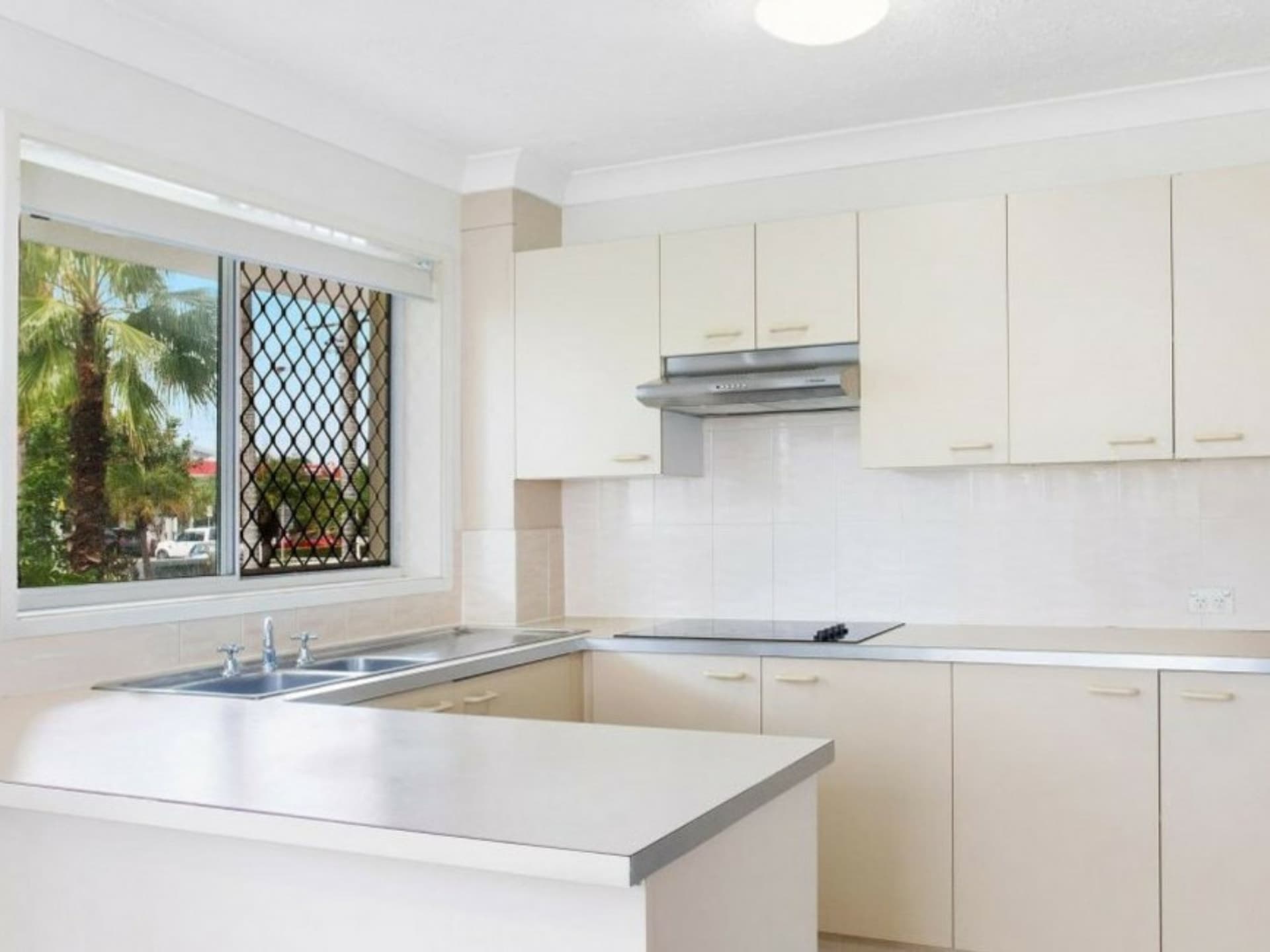 1/41 Australia Avenue Broadbeach QLD, Broadbeach - Thumbnail 2