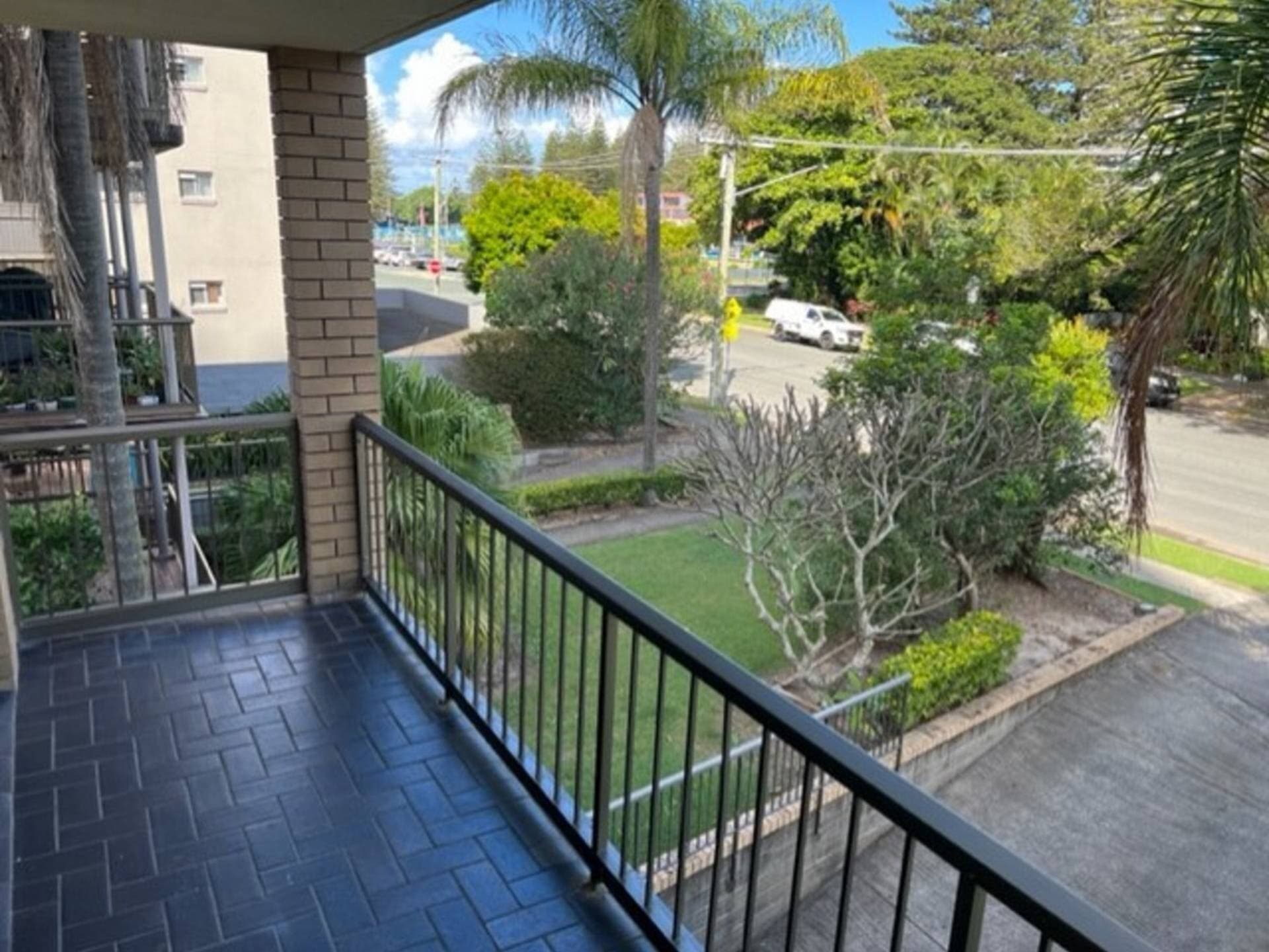 4/25 Armrick Avenue Broadbeach QLD, Broadbeach - Thumbnail 3