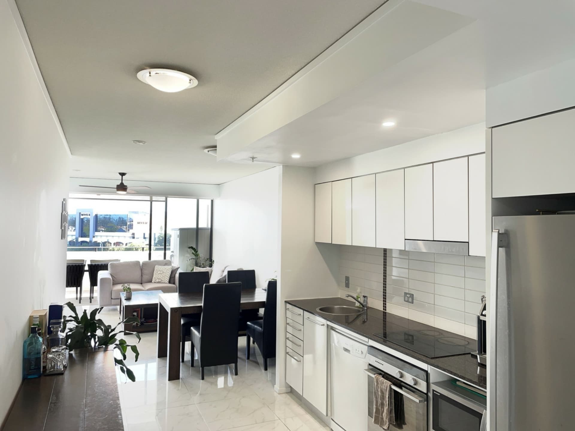 609/22 Surf Parade Broadbeach QLD, Broadbeach - Thumbnail 2