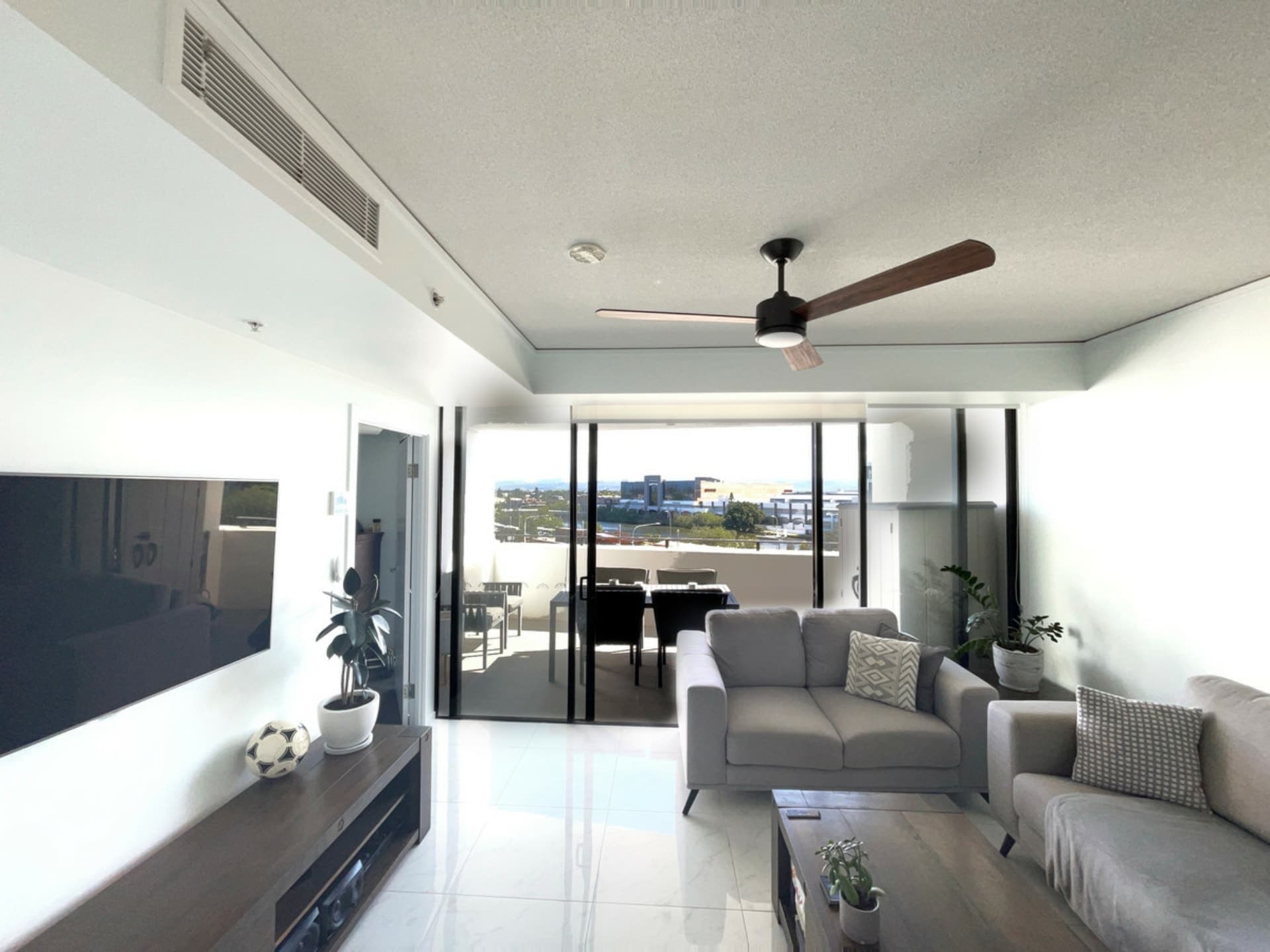 609/22 Surf Parade Broadbeach QLD, Broadbeach - Thumbnail 5
