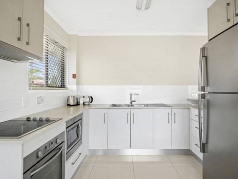 3/35 Armrick Avenue Broadbeach QLD, Broadbeach - Thumbnail 4