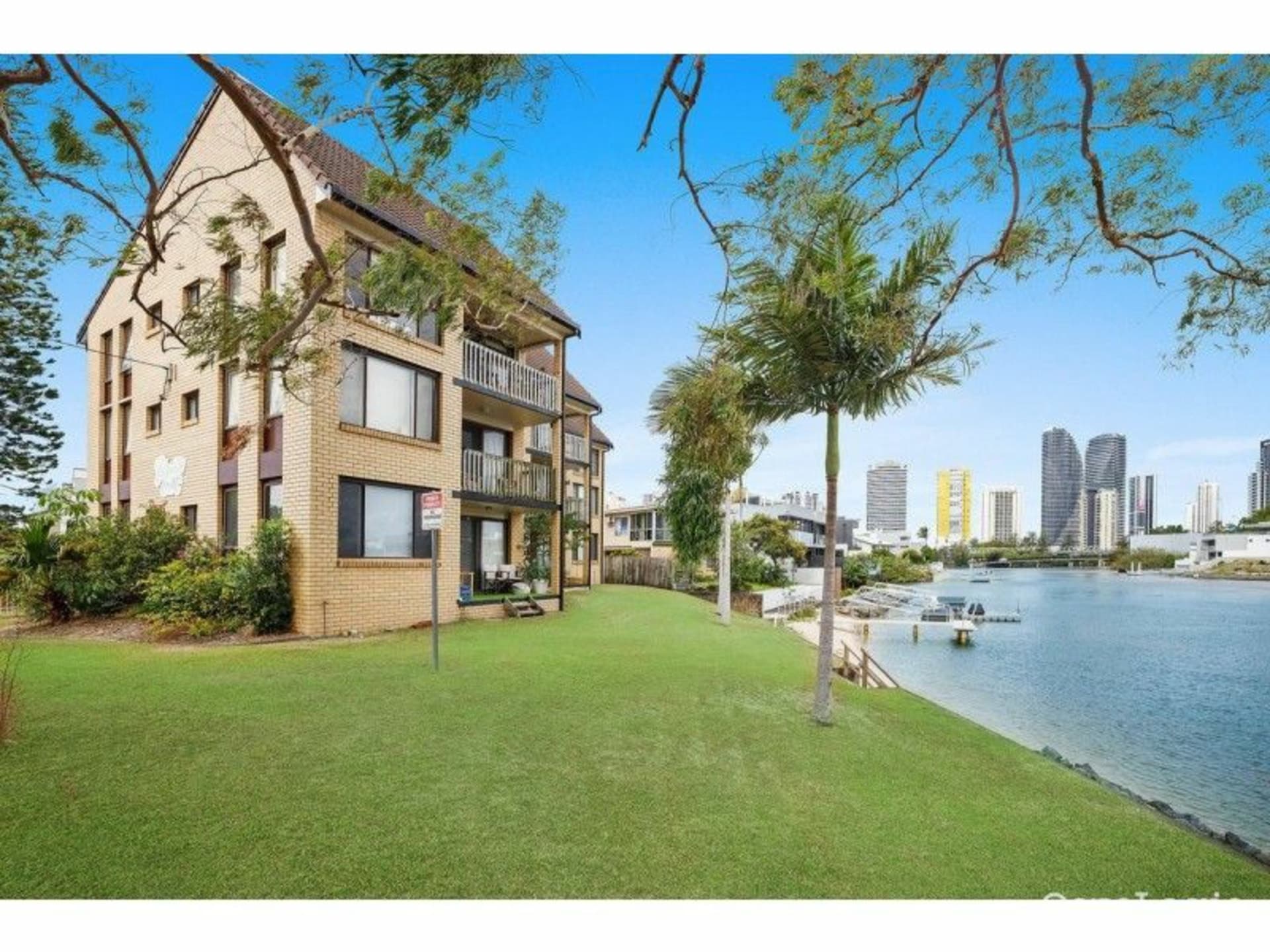 4/18 Sunshine Boulevard Broadbeach Waters QLD, Broadbeach Waters - Thumbnail 2
