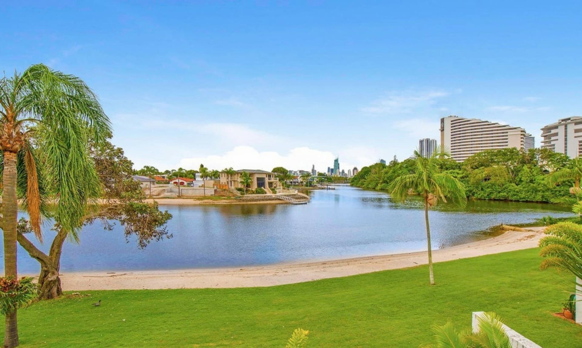 8/15, Broadbeach Waters - Thumbnail 2