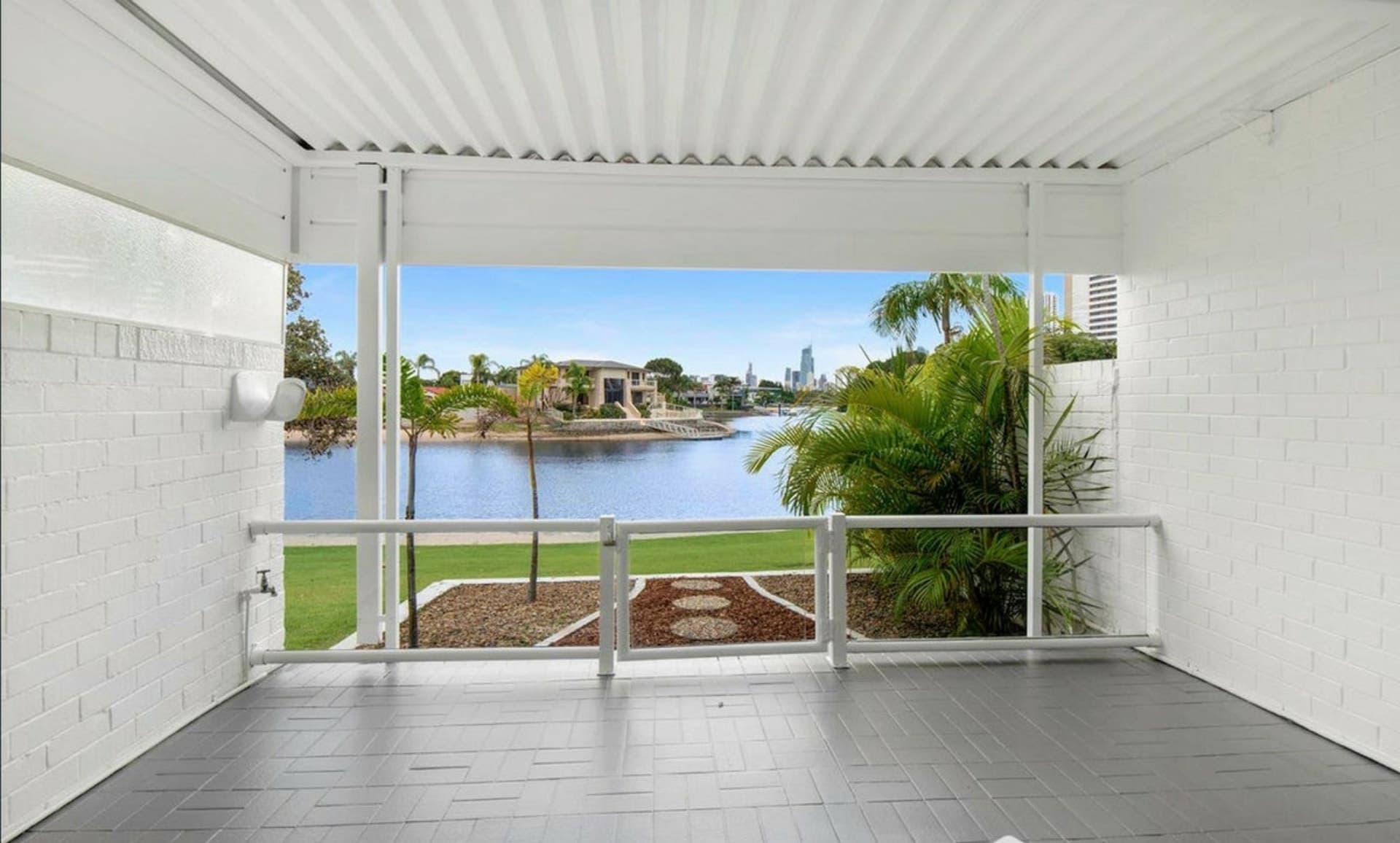 8/15, Broadbeach Waters - Thumbnail 8
