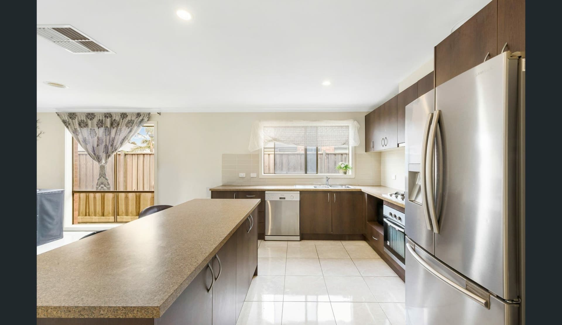 42 Saltbush Crescent Brookfield VIC, Brookfield - Thumbnail 3