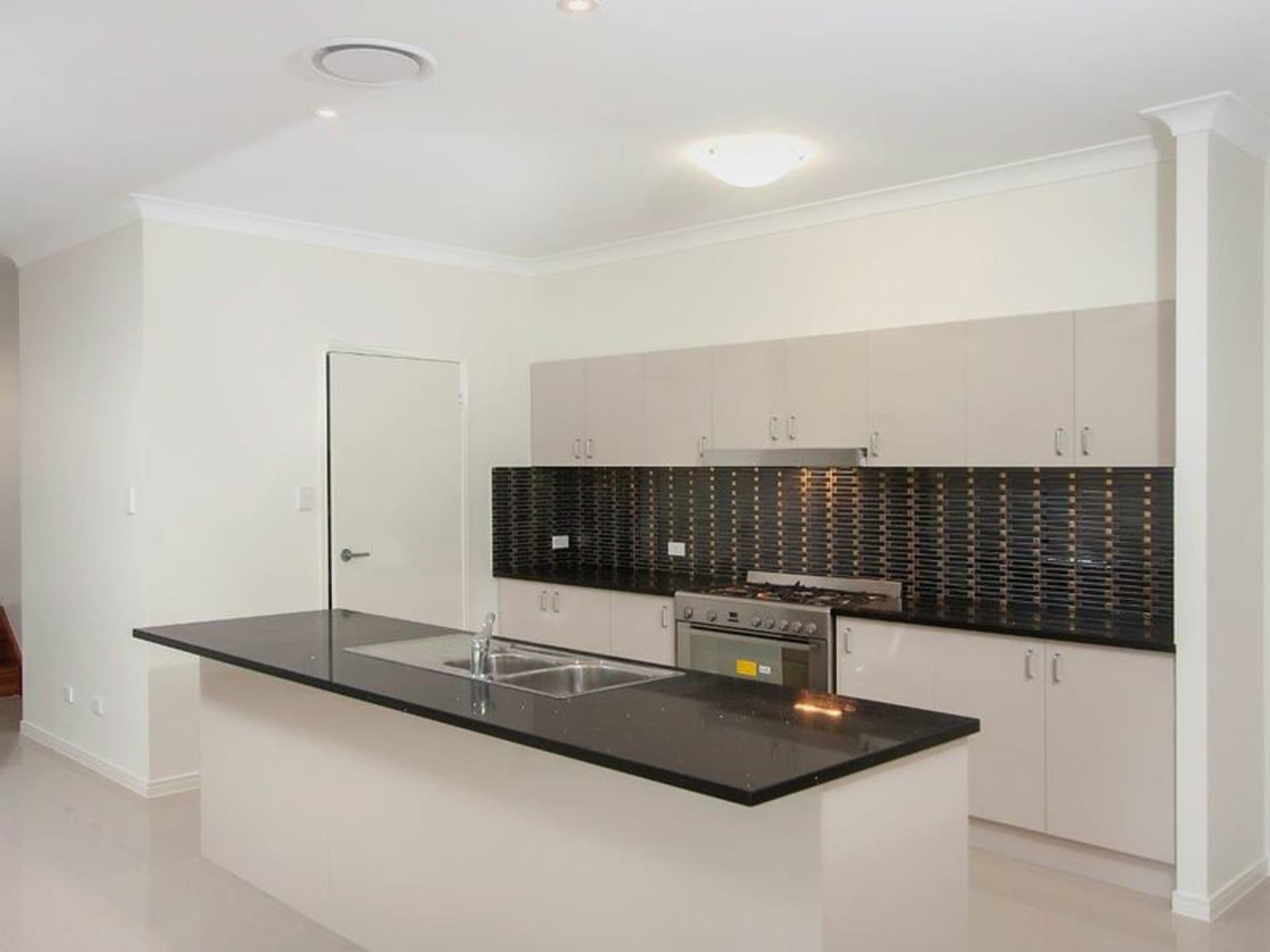 15 Verbena Crescent Brookwater QLD, Brookwater - Thumbnail 4