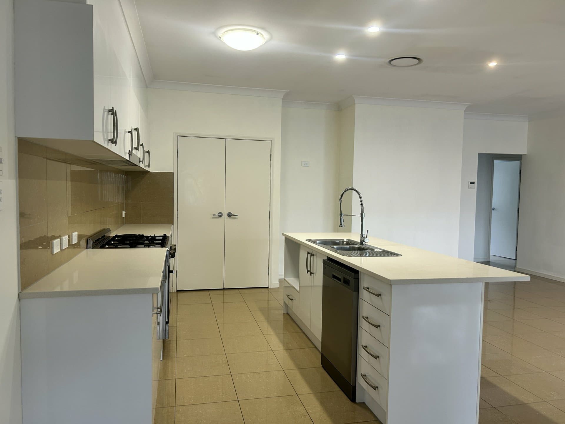 4 Lomandra Court Brookwater QLD, Brookwater - Thumbnail 7