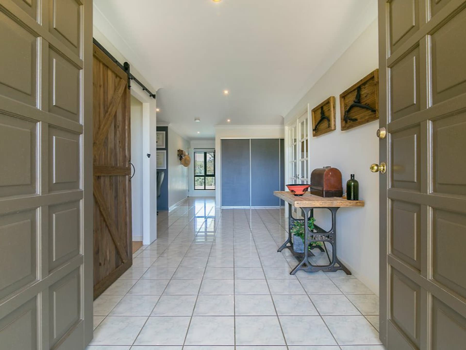 5 Whitewood Crescent Brookwater QLD, Brookwater - Thumbnail 2