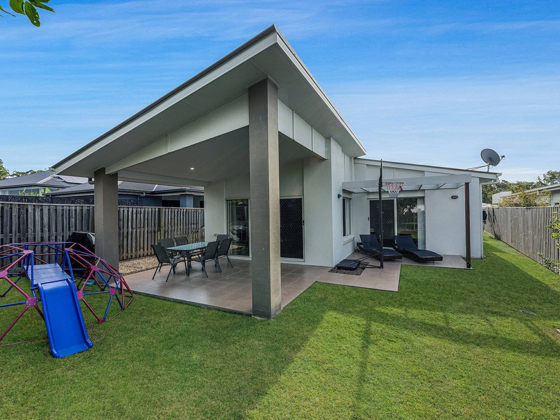 15 Raynuha Way Brookwater QLD, Brookwater - Thumbnail 2