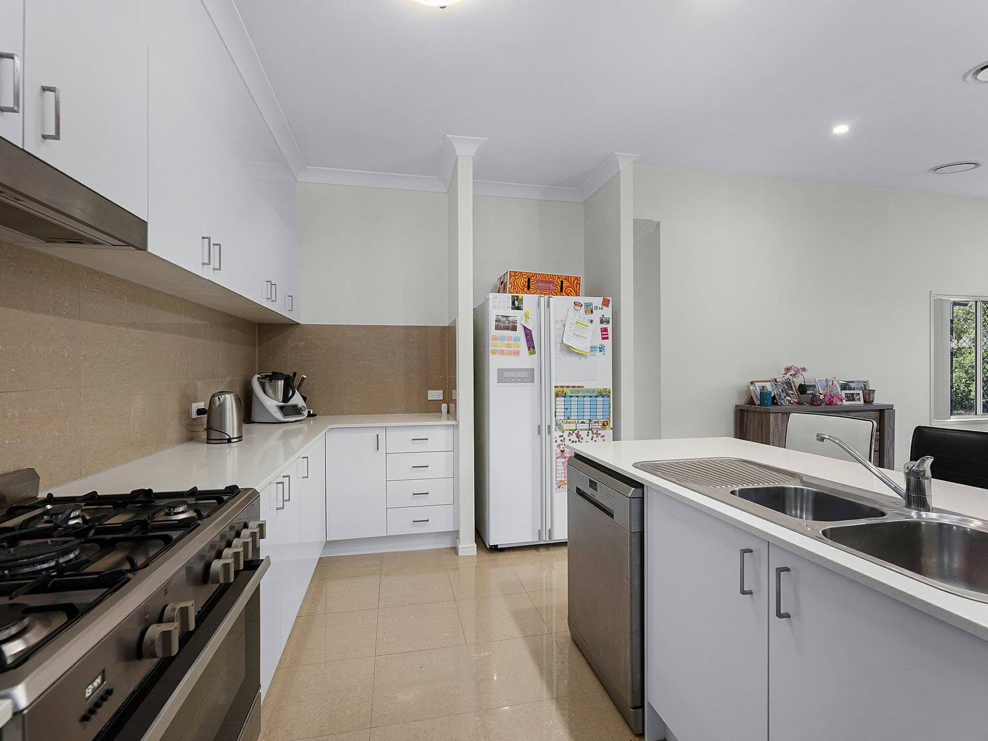 15 Raynuha Way Brookwater QLD, Brookwater - Thumbnail 4
