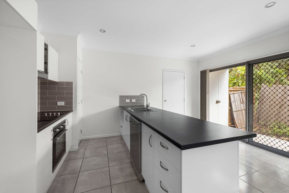 92b Adam Street, WYNNUM, QLD, 4178, Wynnum - Thumbnail 2