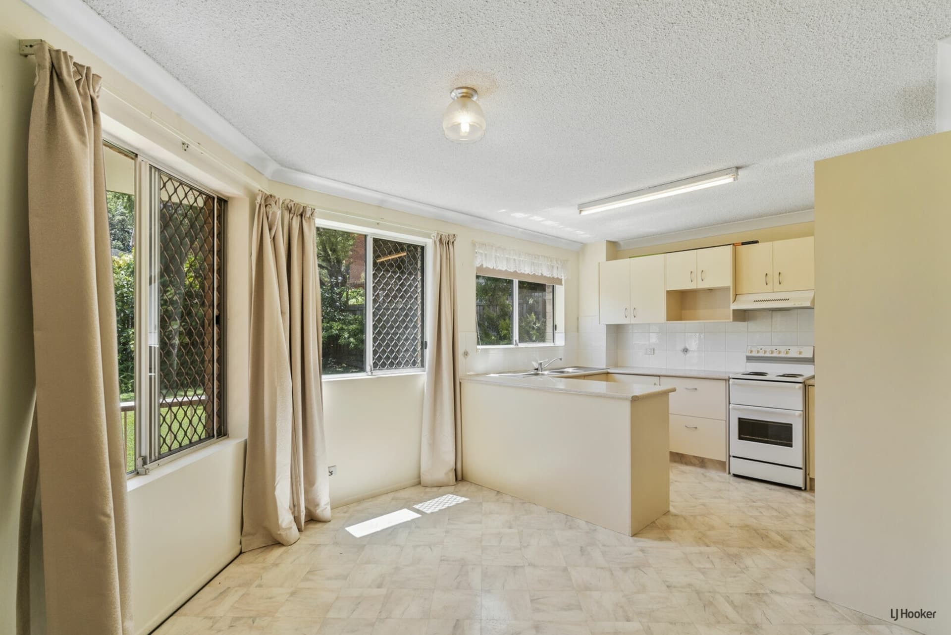 2/11 Hayle Street Burleigh Heads QLD, Burleigh Heads - Thumbnail 3