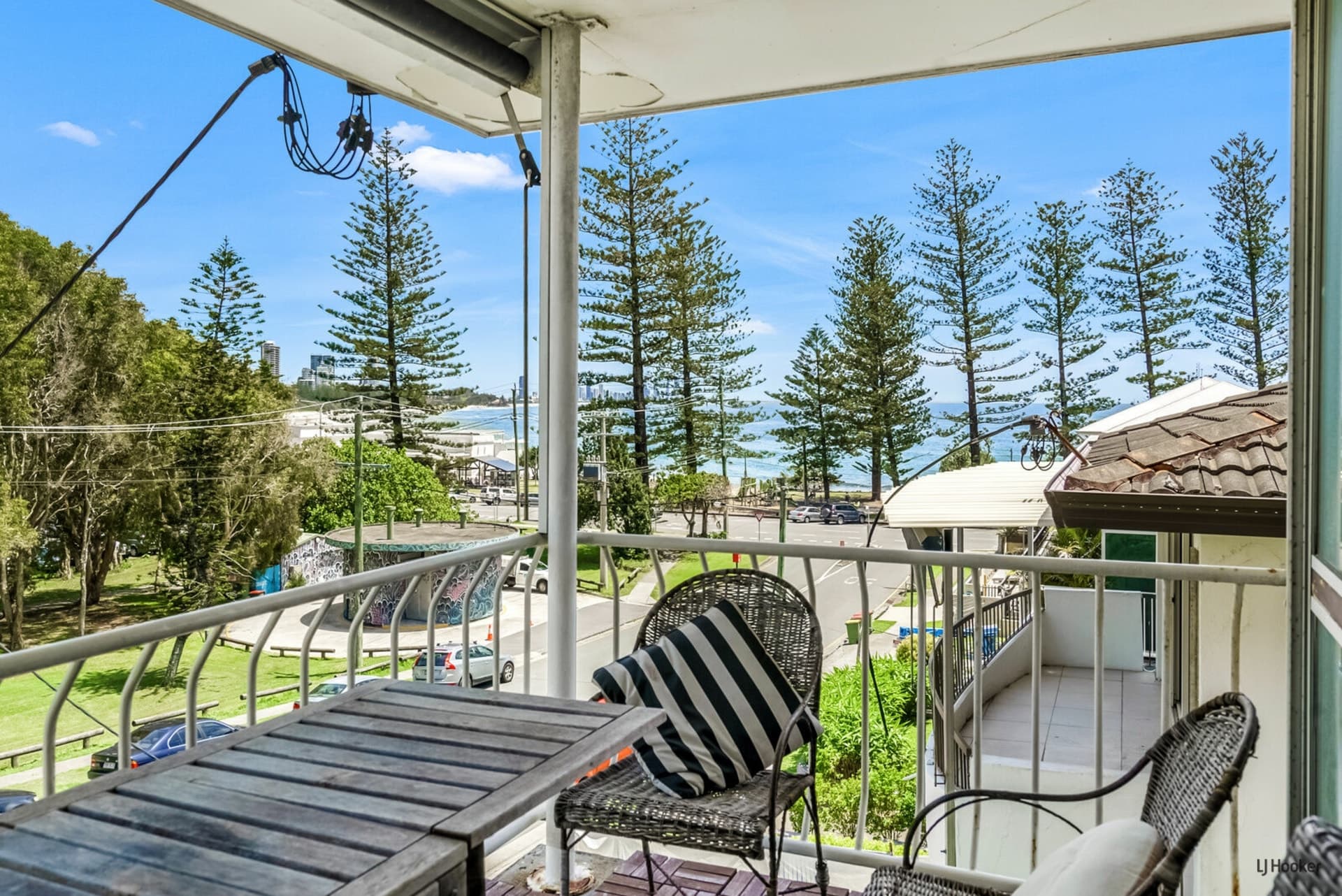 2/51 Hayle Street Burleigh Heads QLD, Burleigh Heads - Thumbnail 2