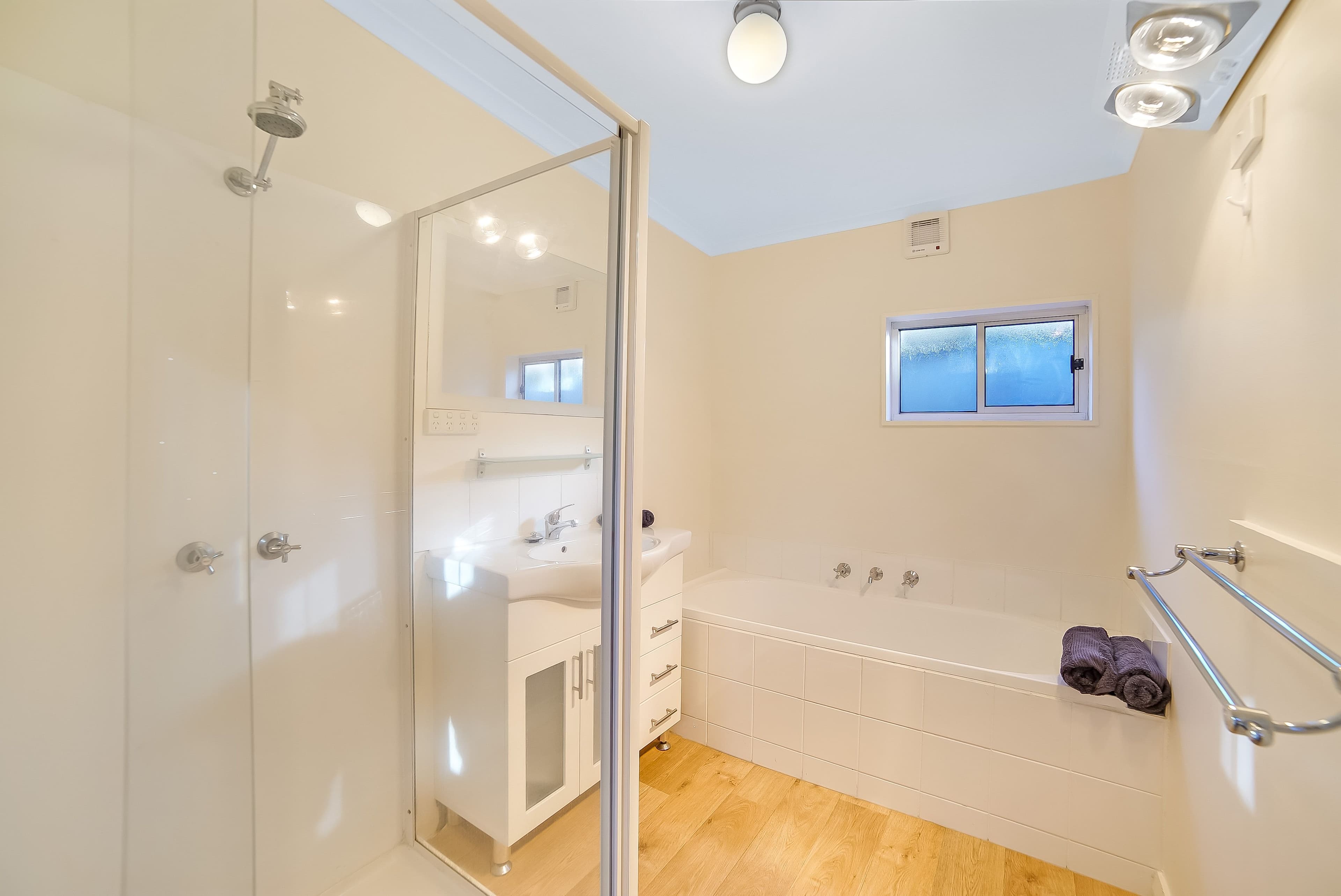 233 Roslyn Avenue, Blackmans Bay TAS 7052, Blackmans Bay - Thumbnail 8
