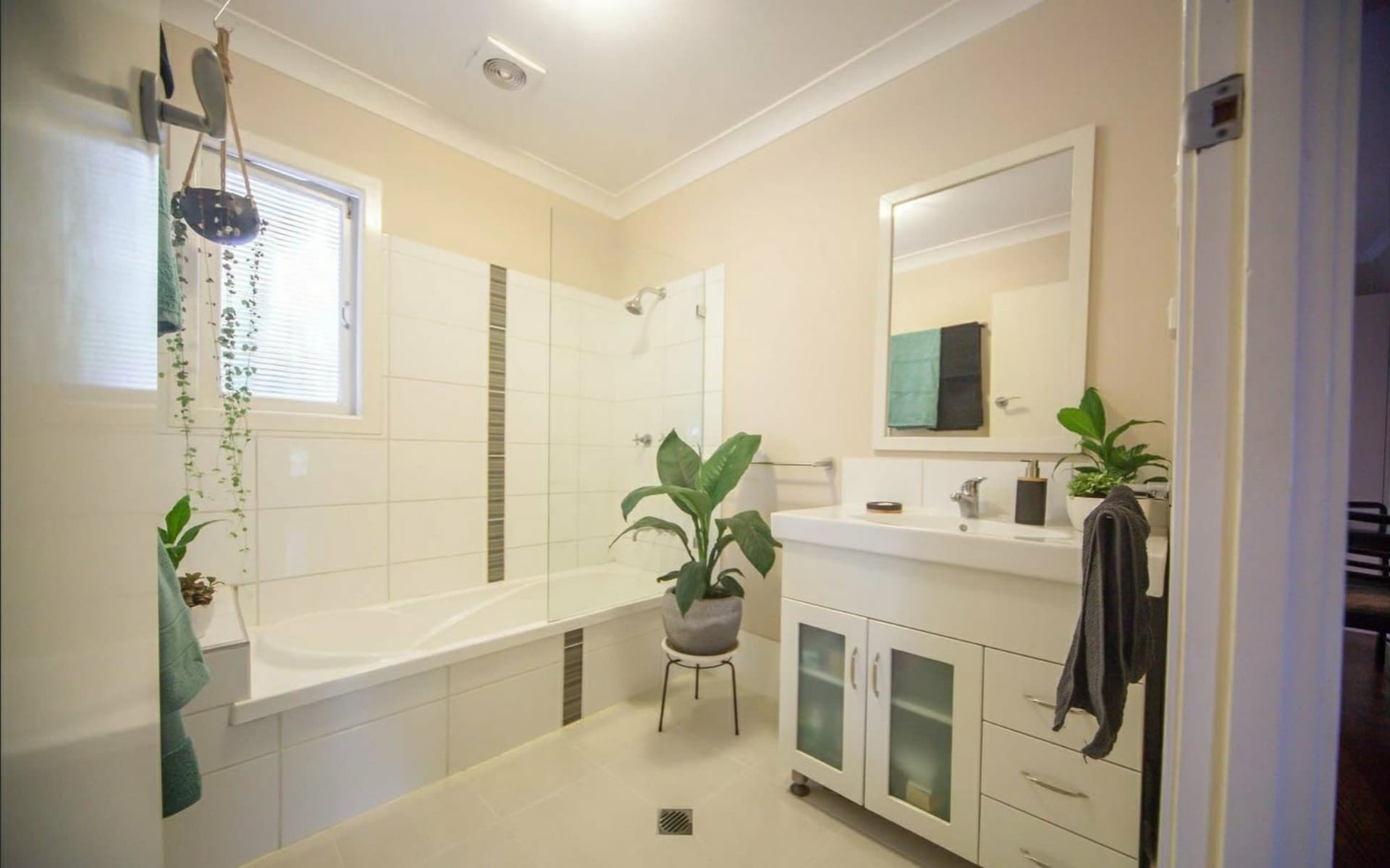 296 Richmond Road Cannon Hill QLD, Cannon Hill - Thumbnail 7