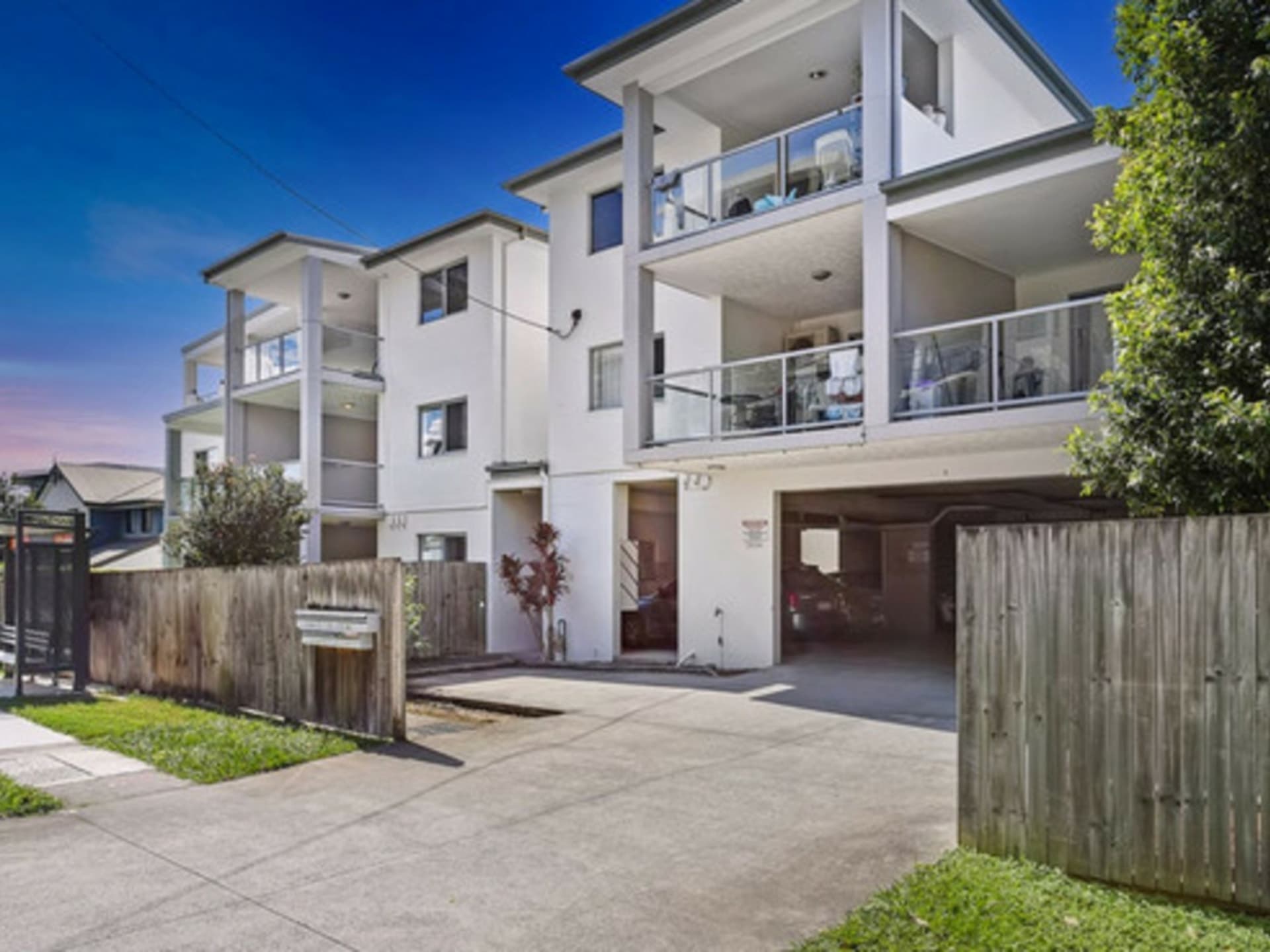 4/8 Kingsmill Street Chermside QLD, Chermside - Thumbnail 2