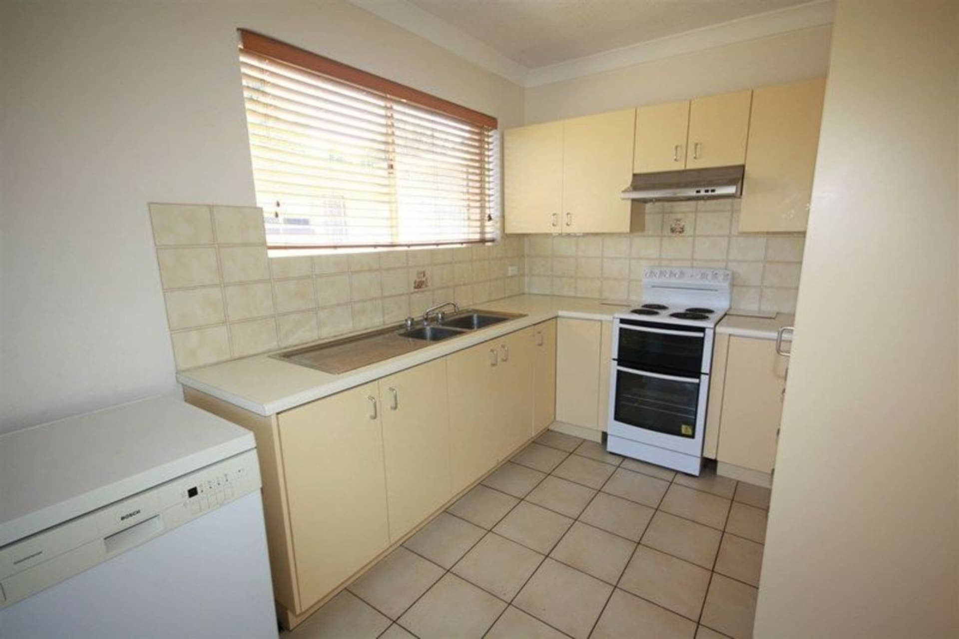 2/51 Kidston Tce Chermside QLD, Chermside - Thumbnail 2