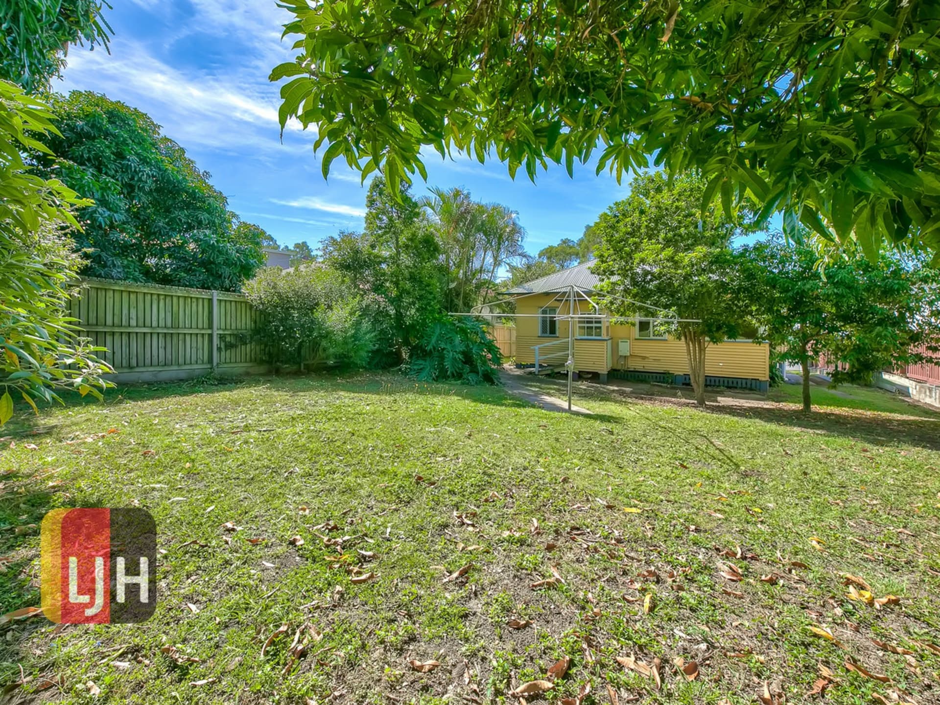 8 Yaralla Street Chermside QLD, Chermside - Image 1