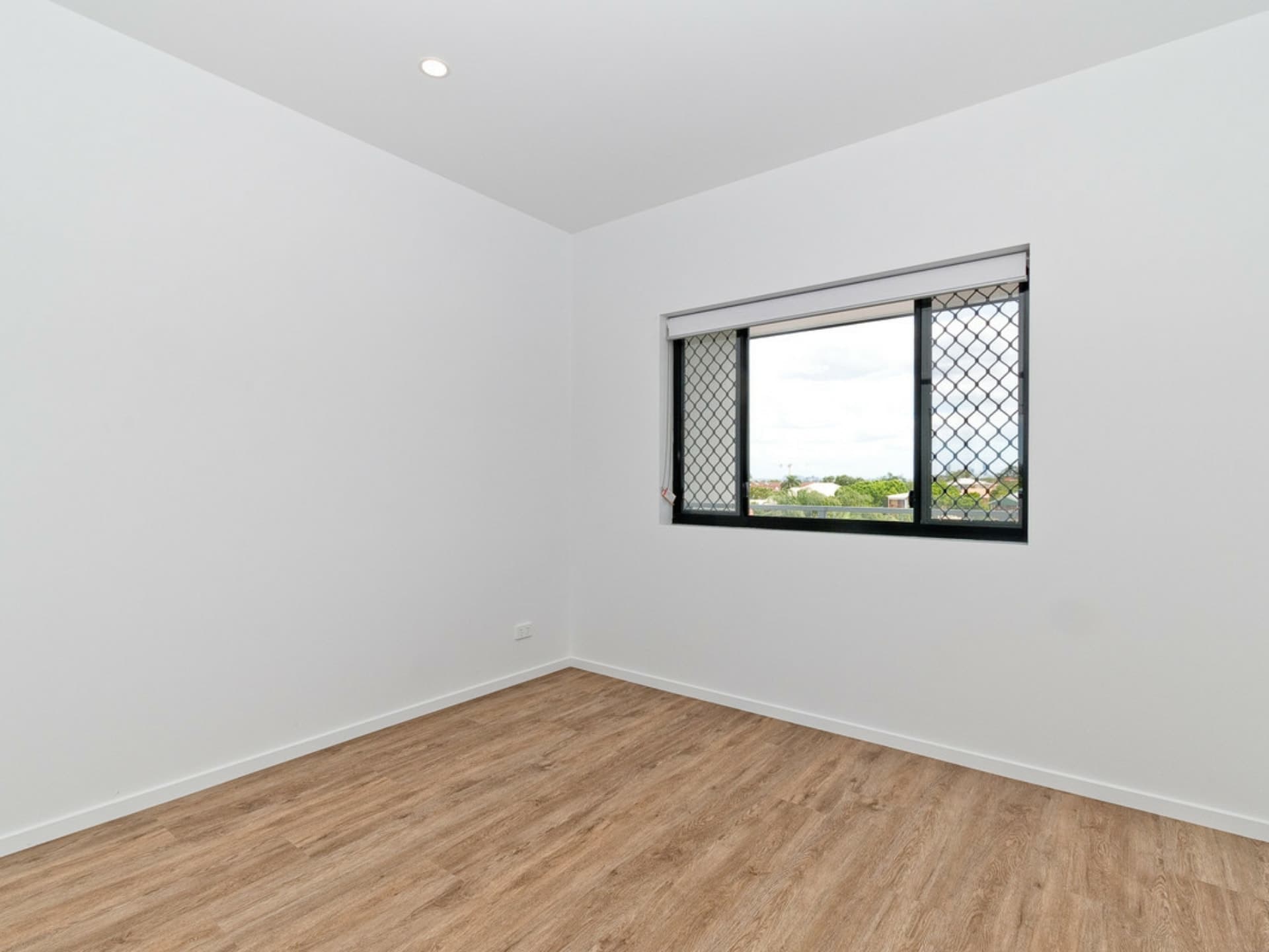 25/21, Chermside - Image 1