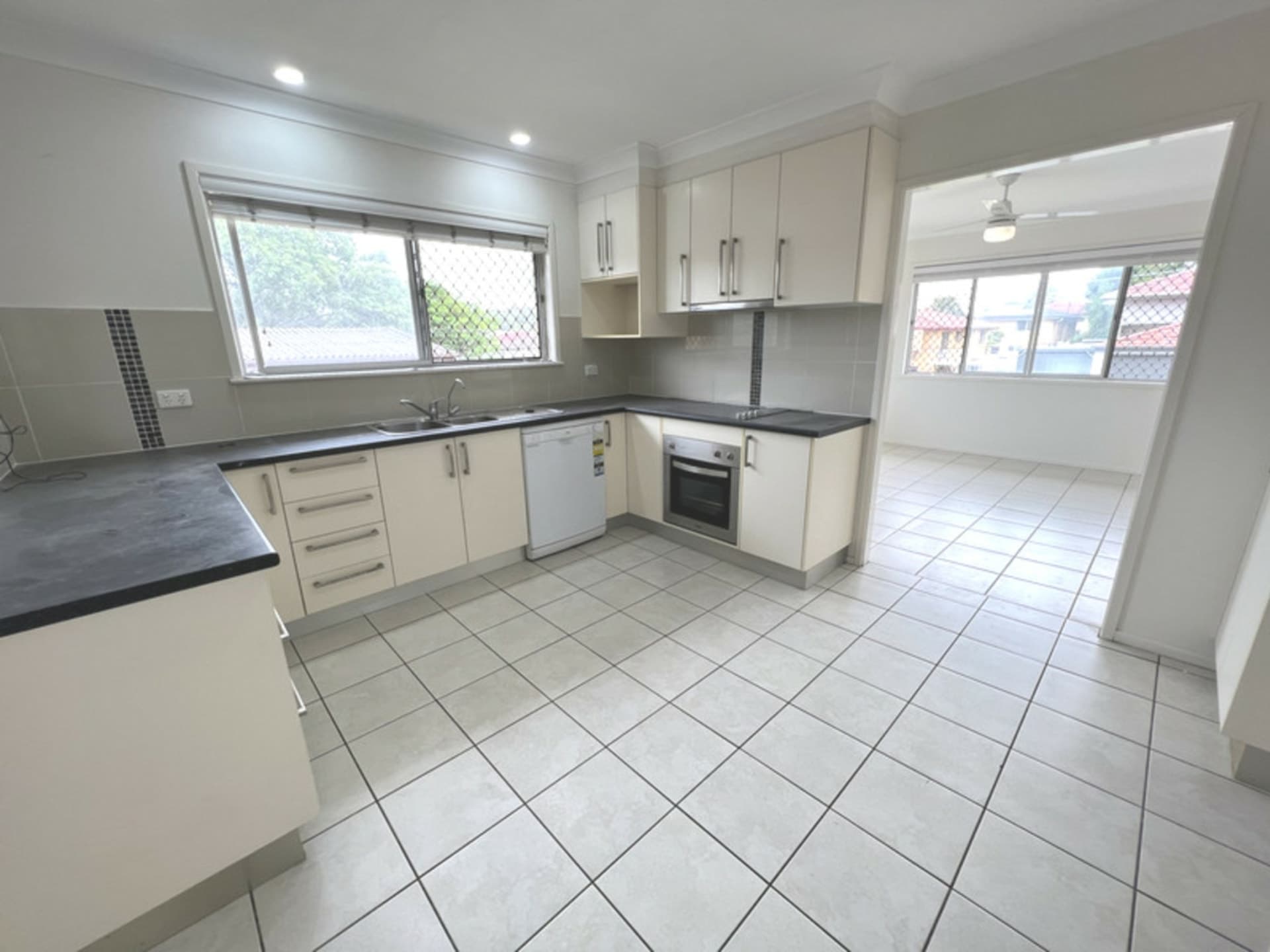 28 Safari Street Chermside West QLD, Chermside West - Thumbnail 2