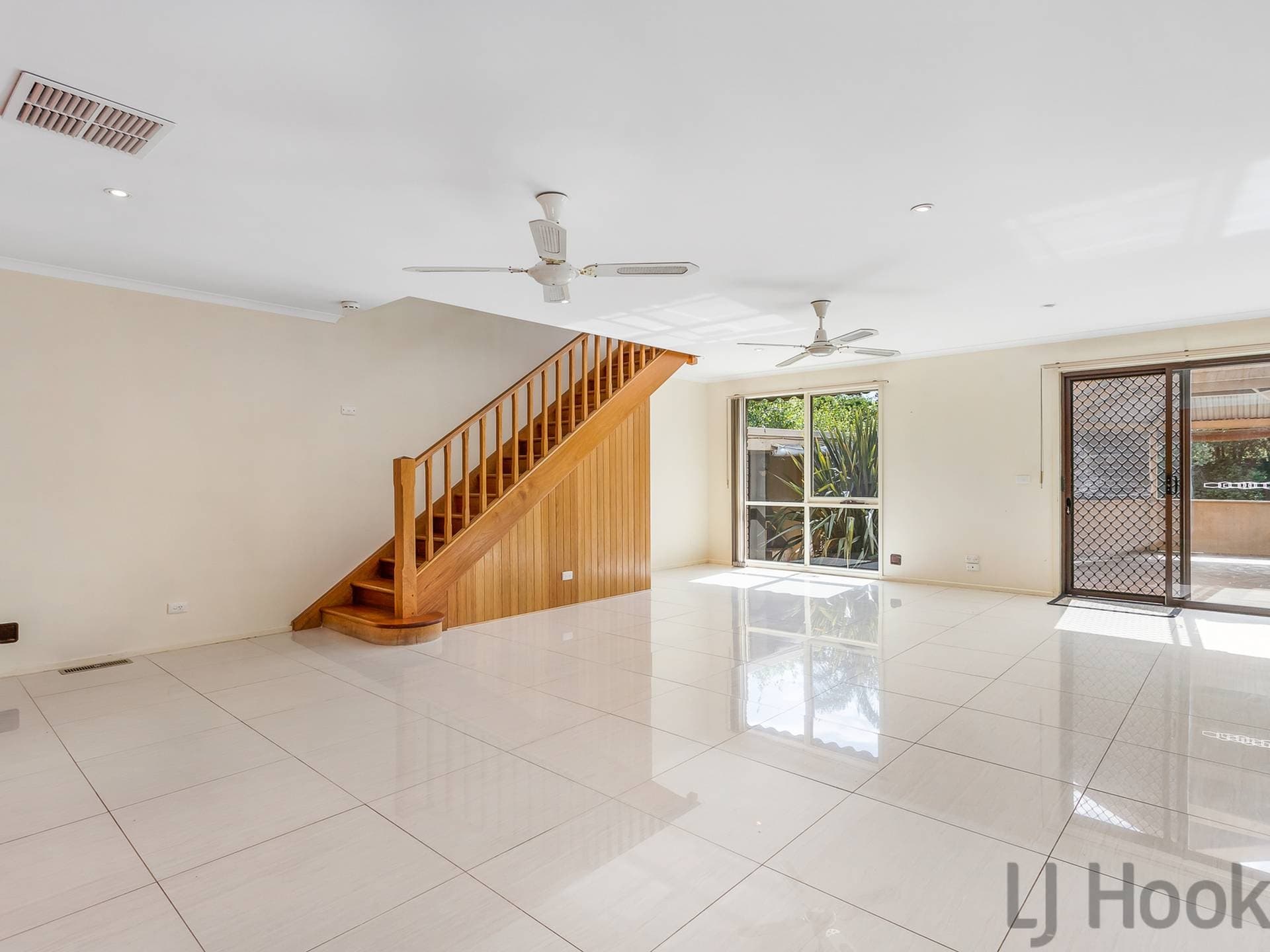 27 Songbird Avenue Chirnside Park VIC, Chirnside Park - Thumbnail 2