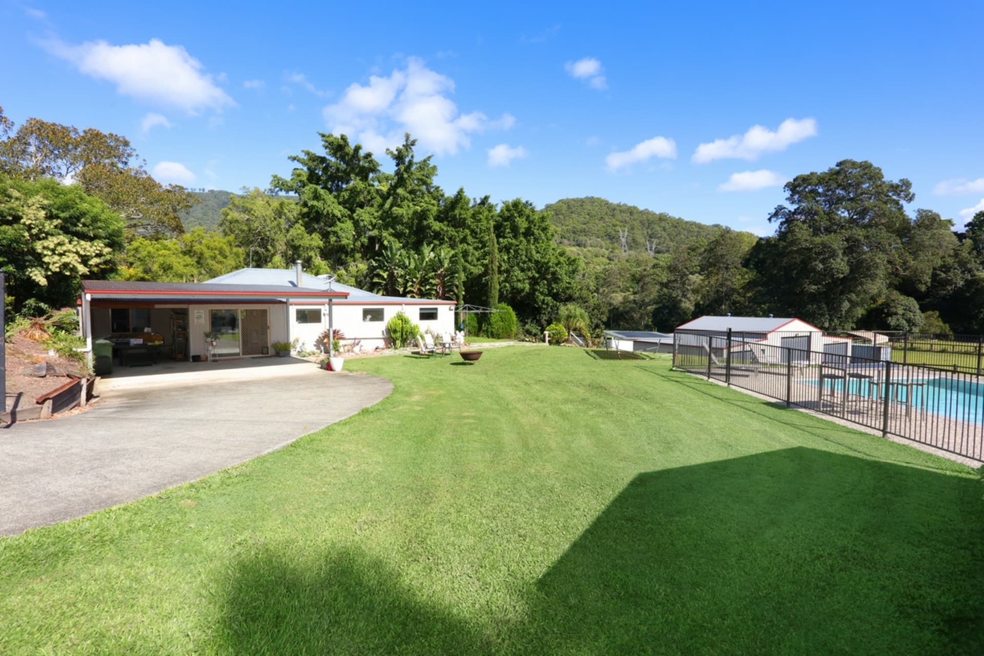 16 Barcoo Court Clagiraba QLD, Clagiraba - Thumbnail 2