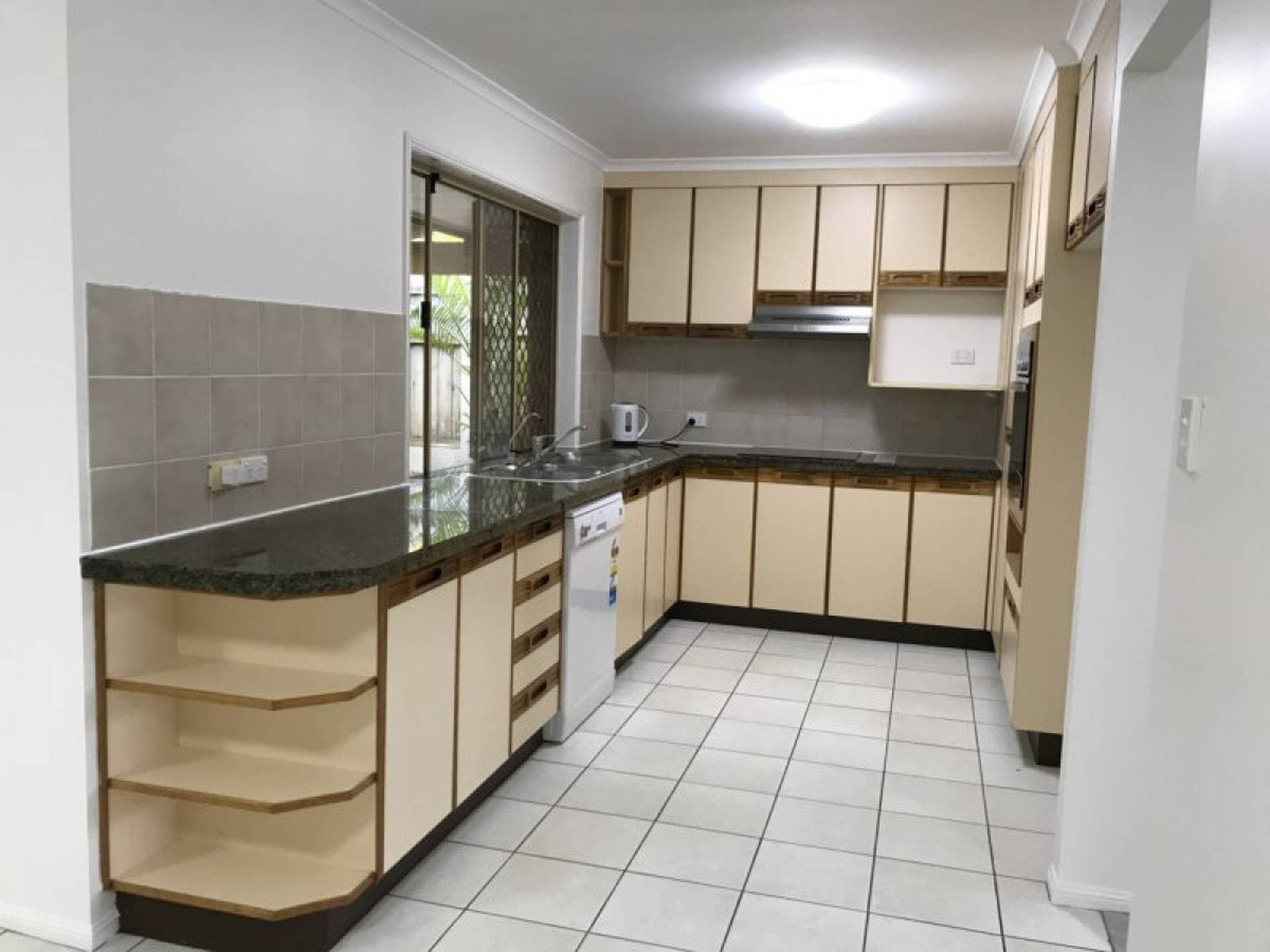 4 Harding Crescent Cleveland QLD, Cleveland - Thumbnail 4