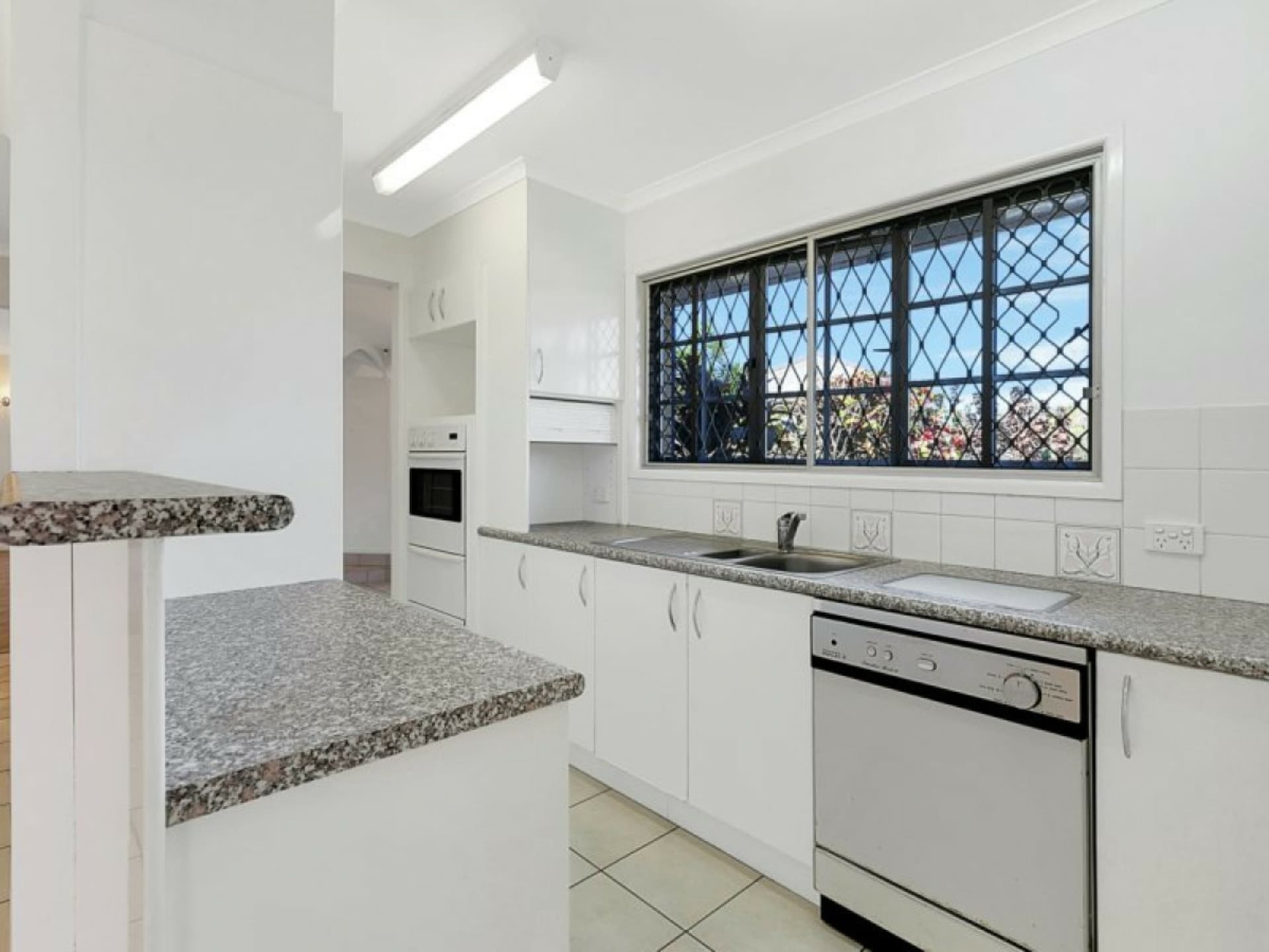 6 Tarcutta Street Cleveland QLD, Cleveland - Thumbnail 6
