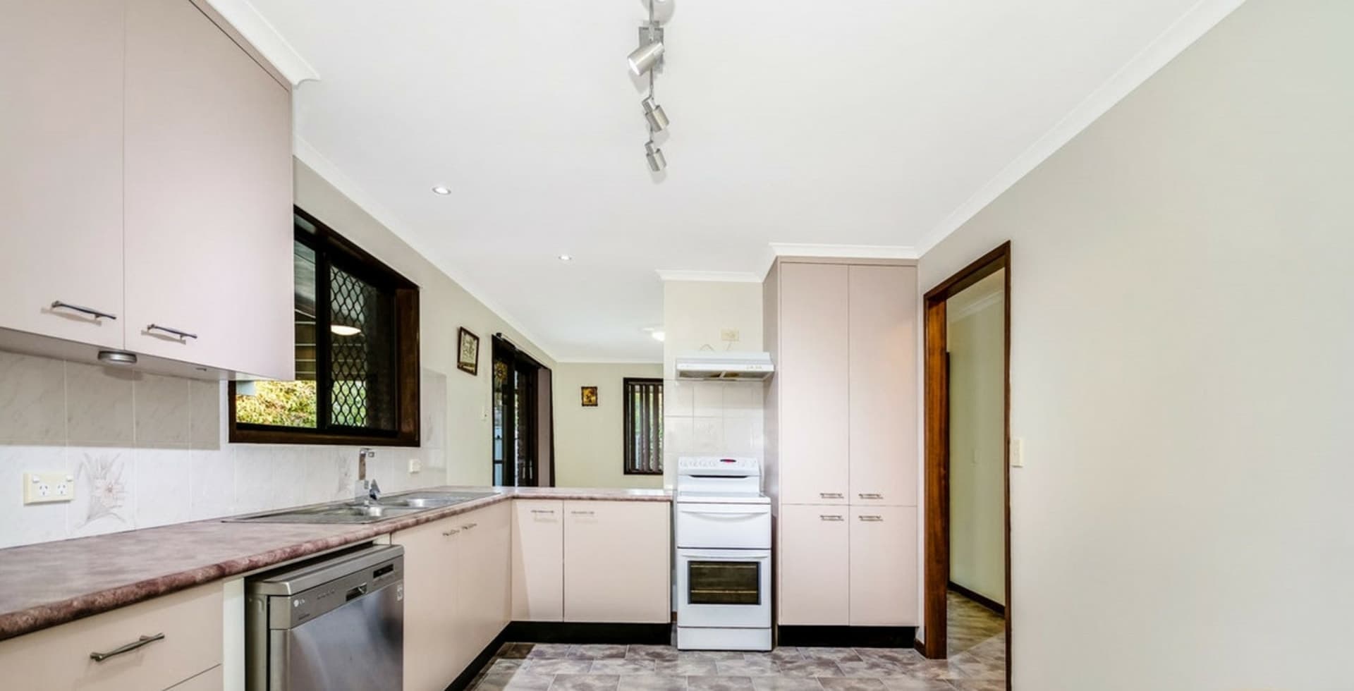 8 Kabura Street Clontarf QLD, Clontarf - Thumbnail 3