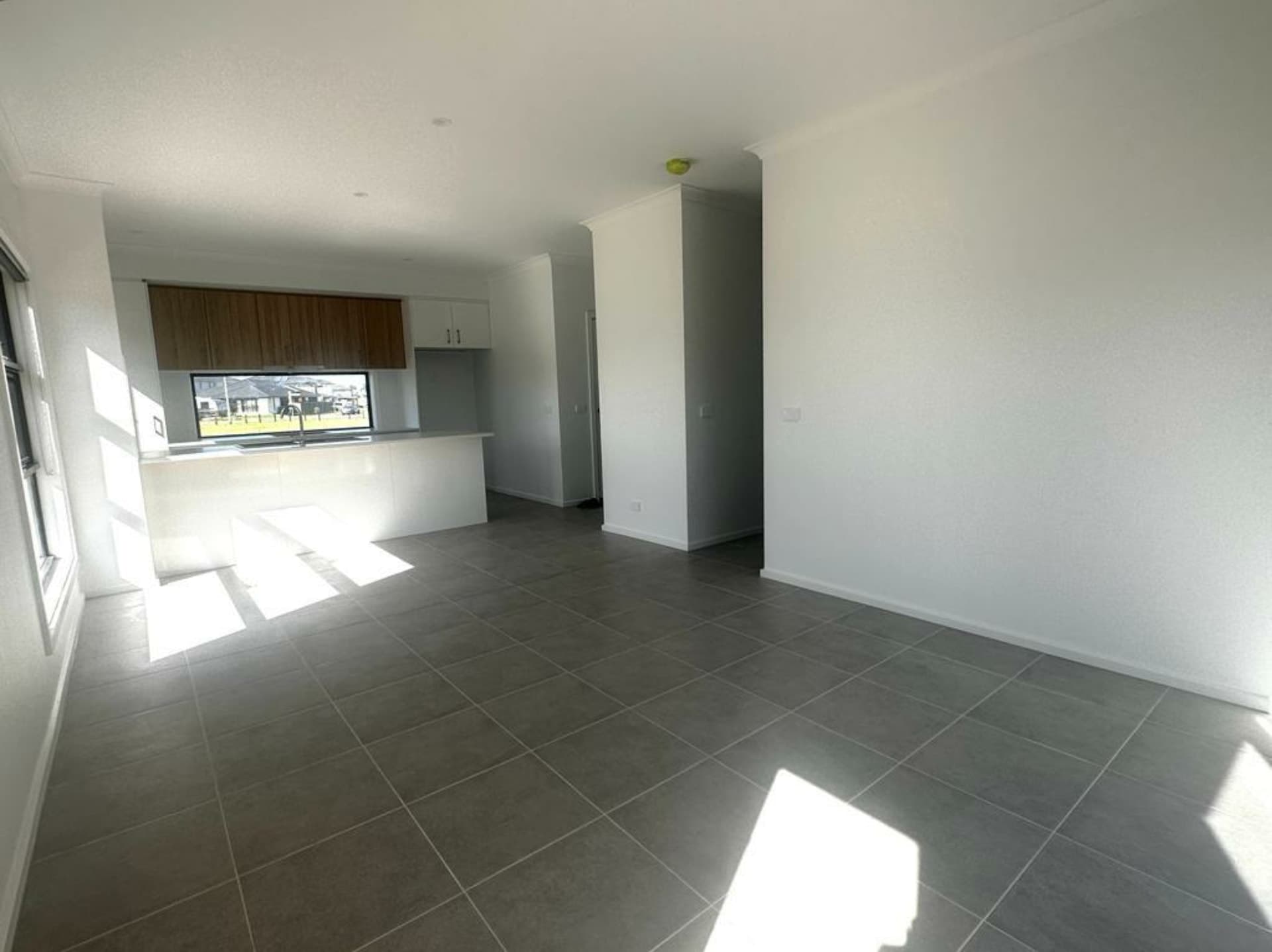 28 Monterey Loop Clyde VIC, Clyde - Thumbnail 4