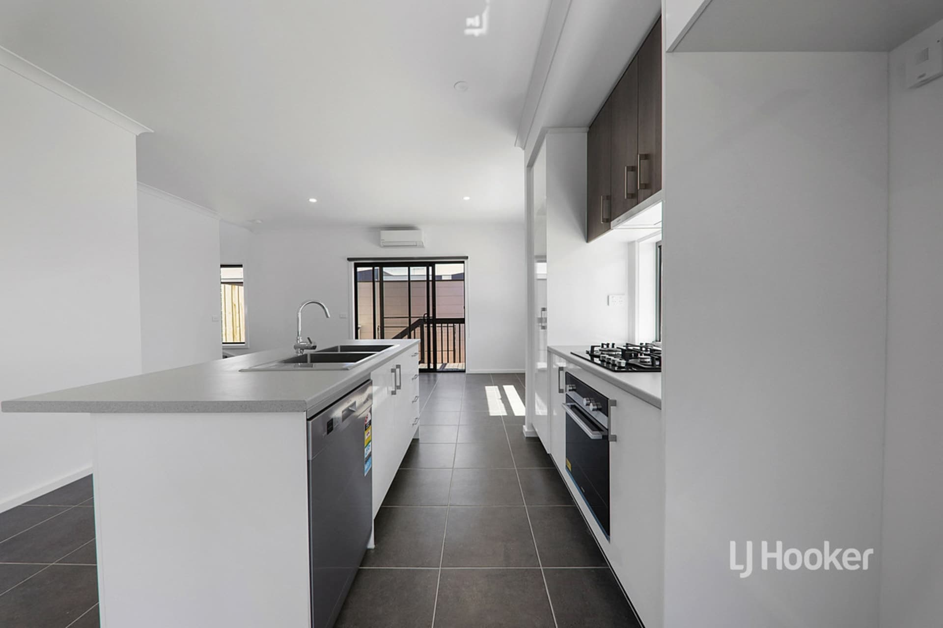 30 Merribrook Boulevard Clyde VIC, Clyde - Thumbnail 5