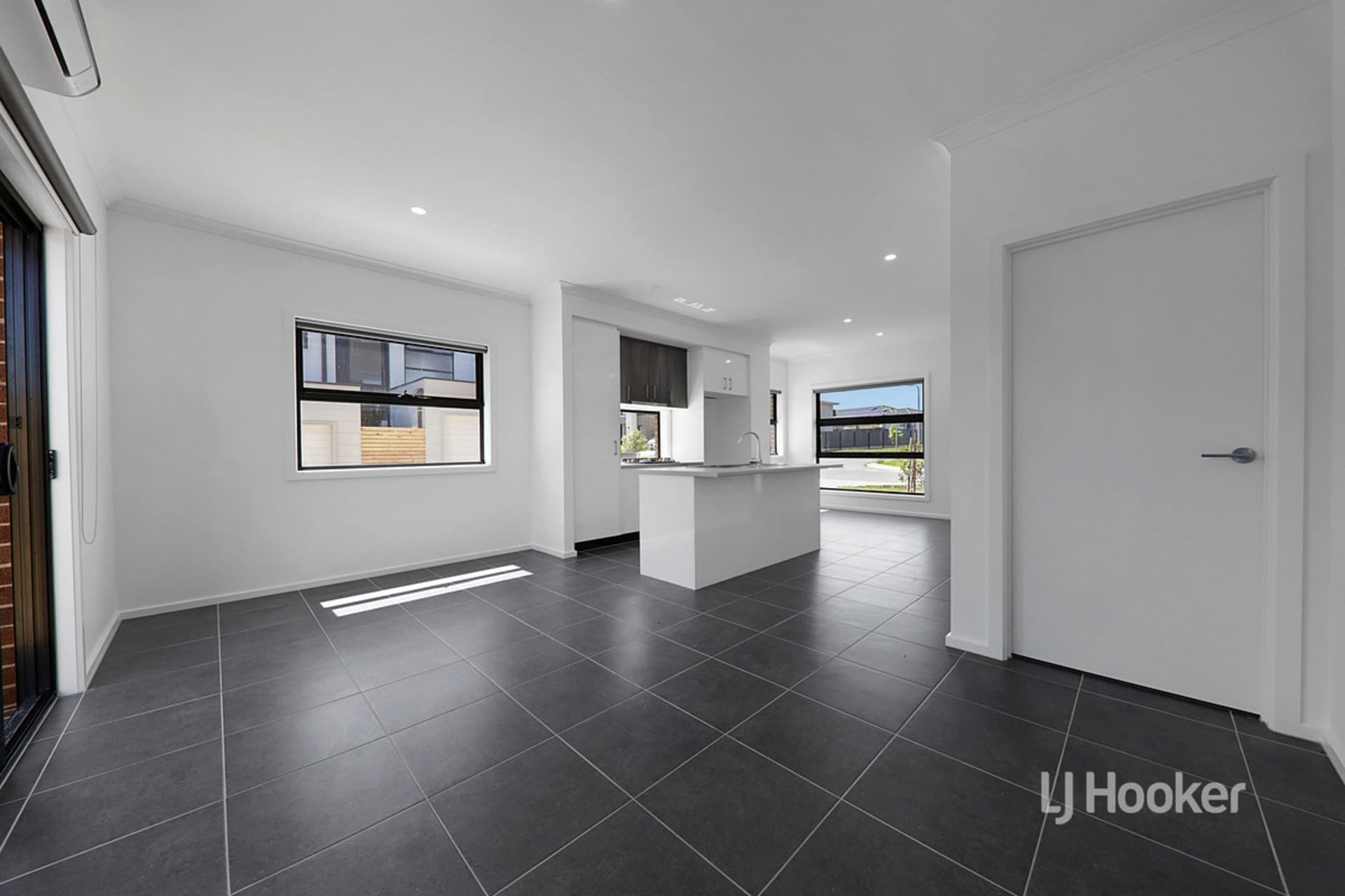 30 Merribrook Boulevard Clyde VIC, Clyde - Thumbnail 6