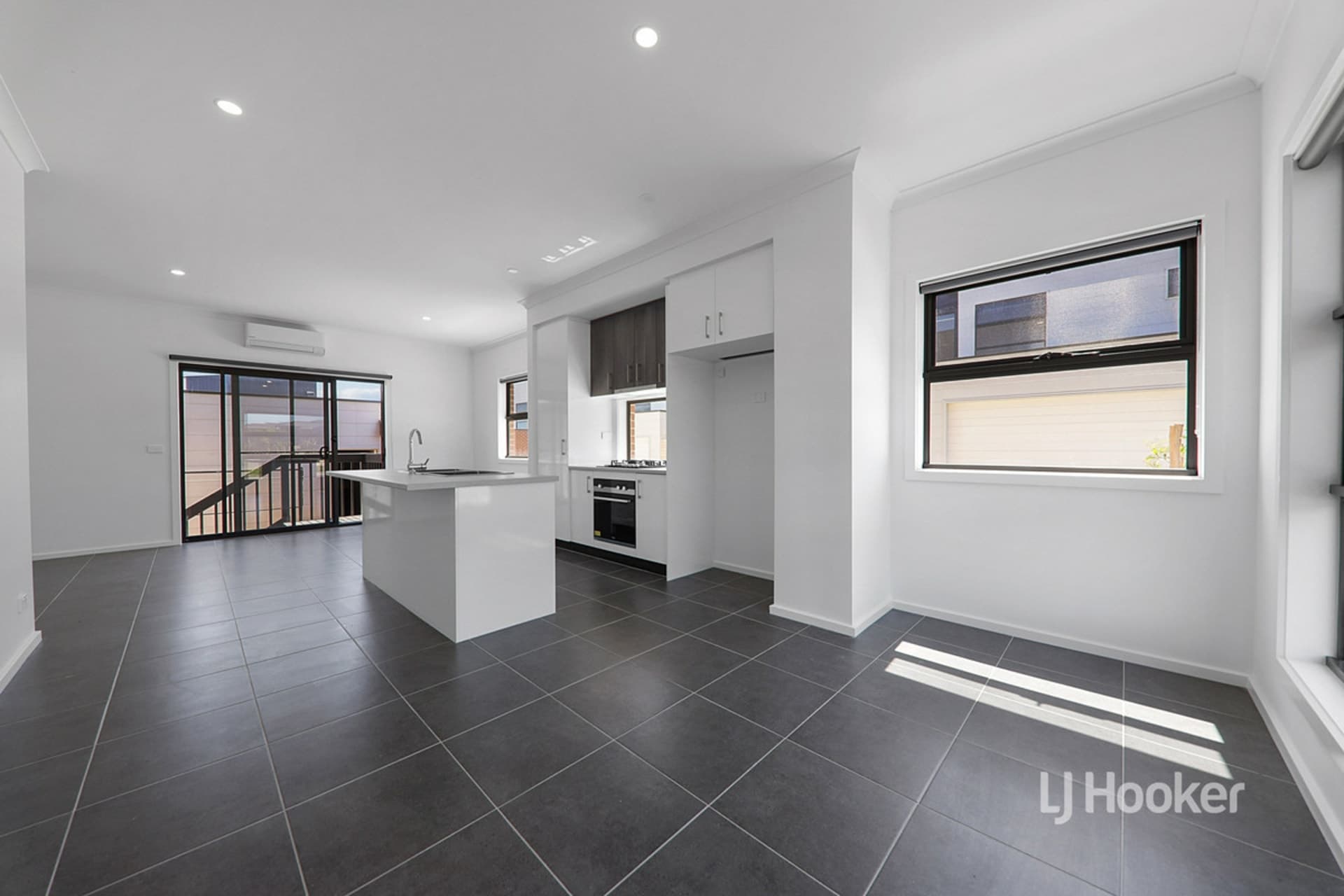 30 Merribrook Boulevard Clyde VIC, Clyde - Thumbnail 7