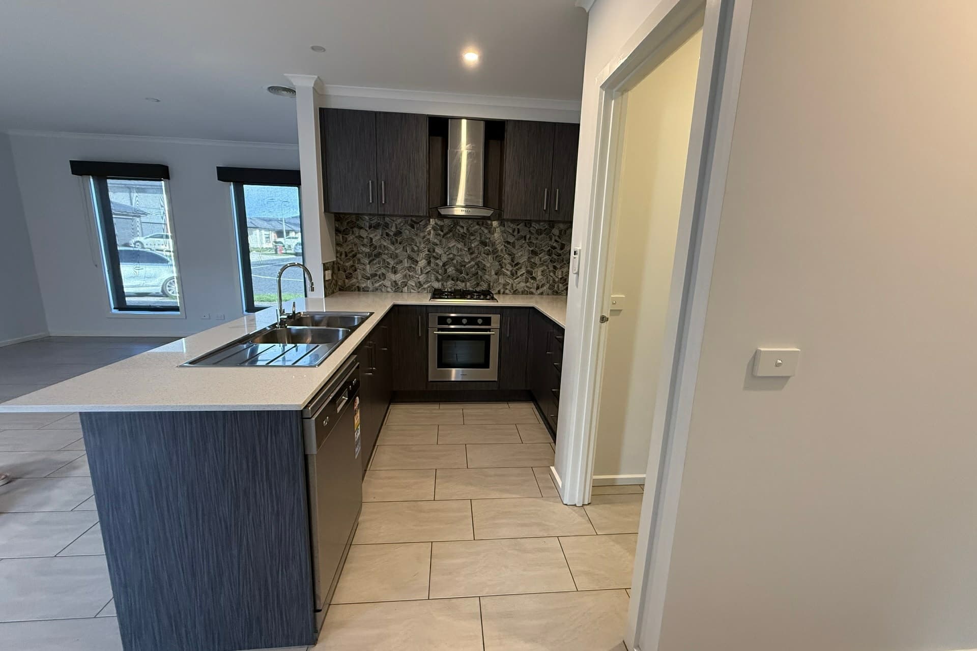 8 Stonemason Road Clyde North VIC, Clyde North - Thumbnail 7