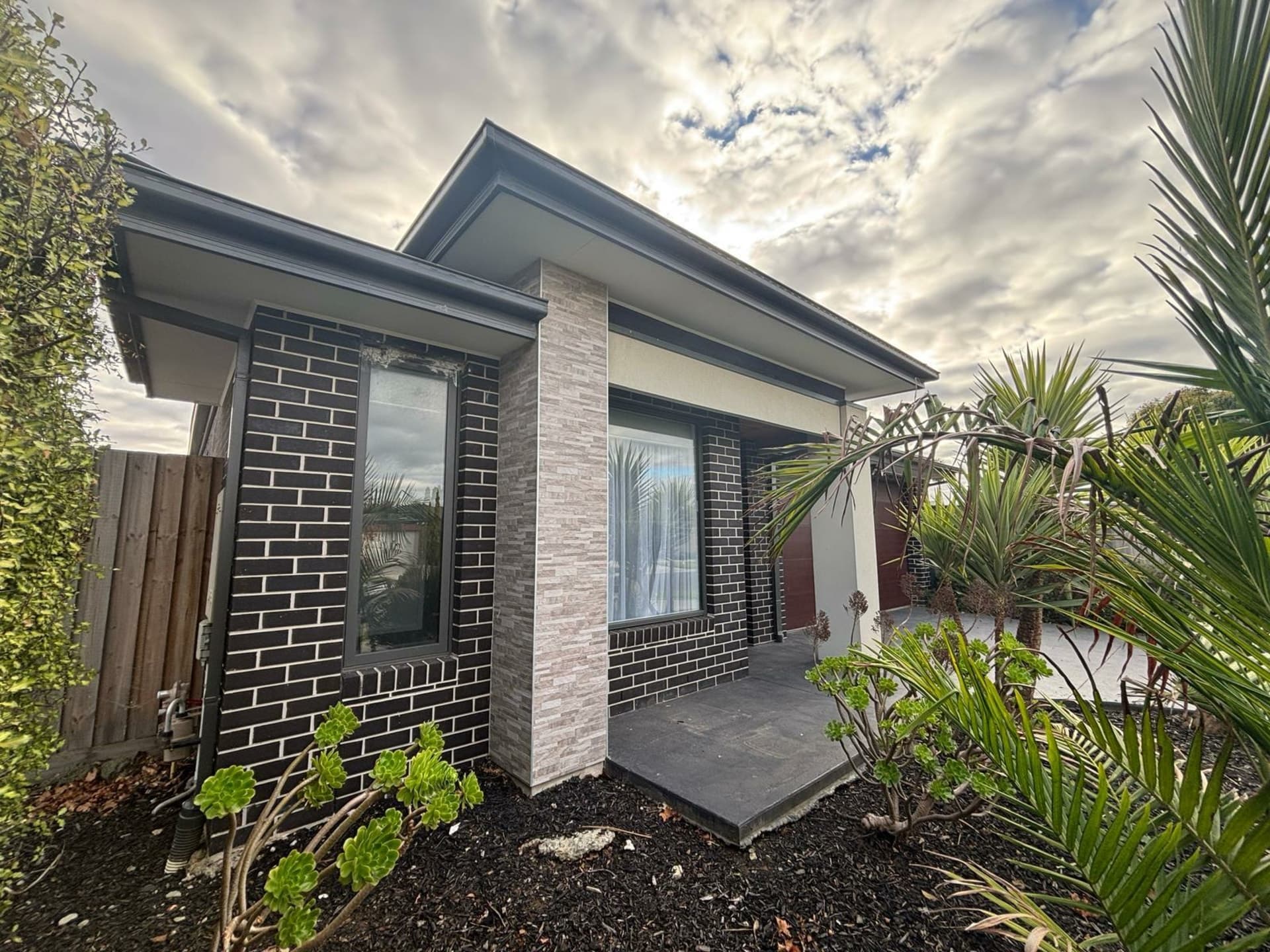 26 Alphey Road Clyde North VIC, Clyde North - Thumbnail 2