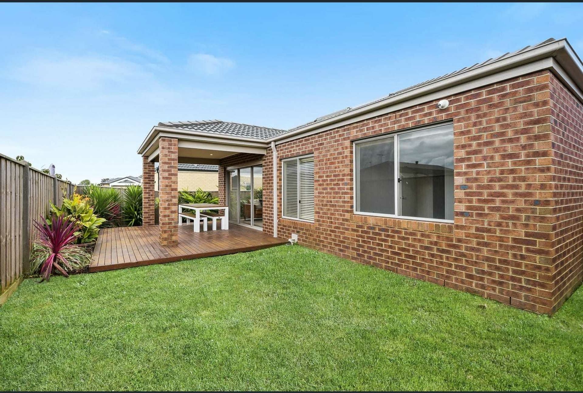 11 Barrier Parade Clyde North VIC, Clyde North - Image 1
